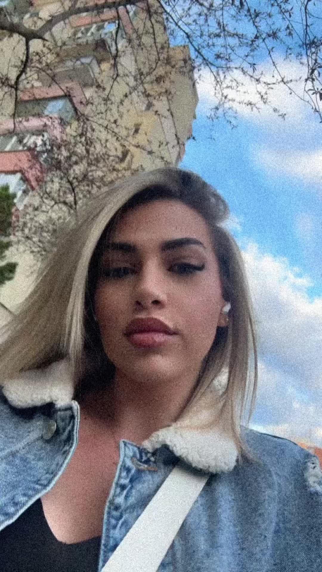 @Larisa Maria