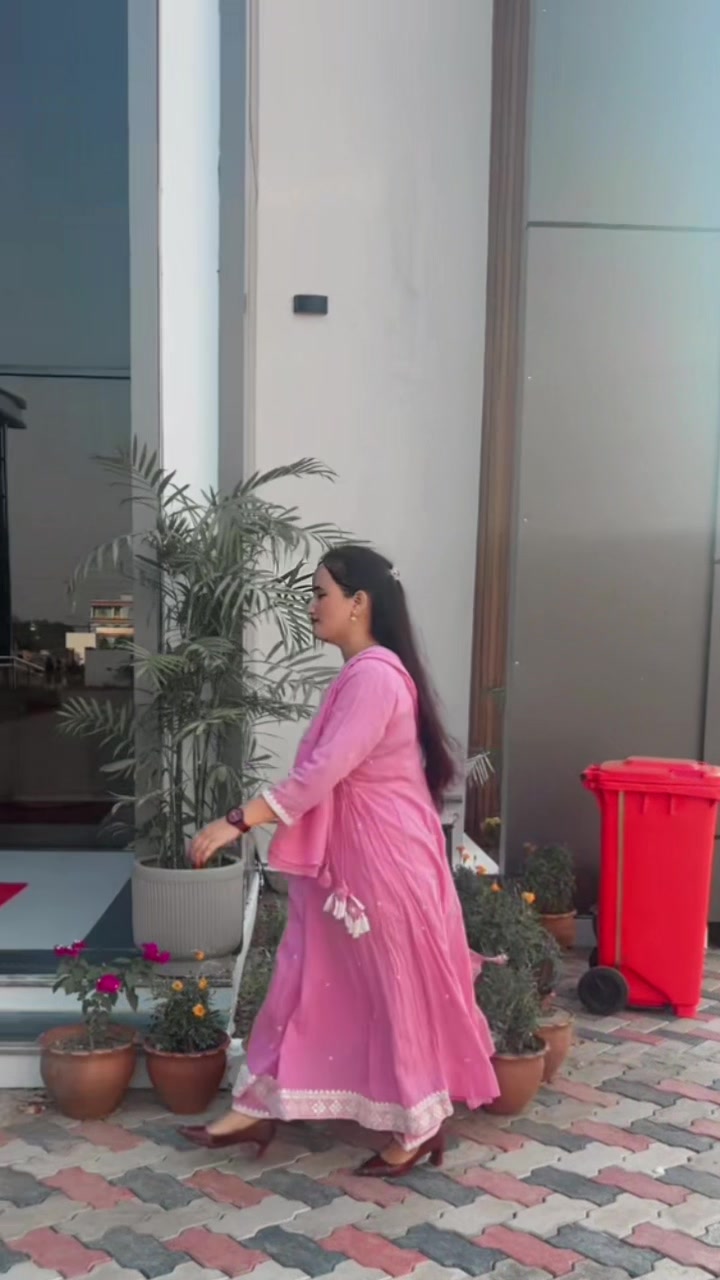@NISHA OLI❤️