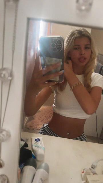 @𝐋𝐈𝐋𝐘👸⚜️✝️