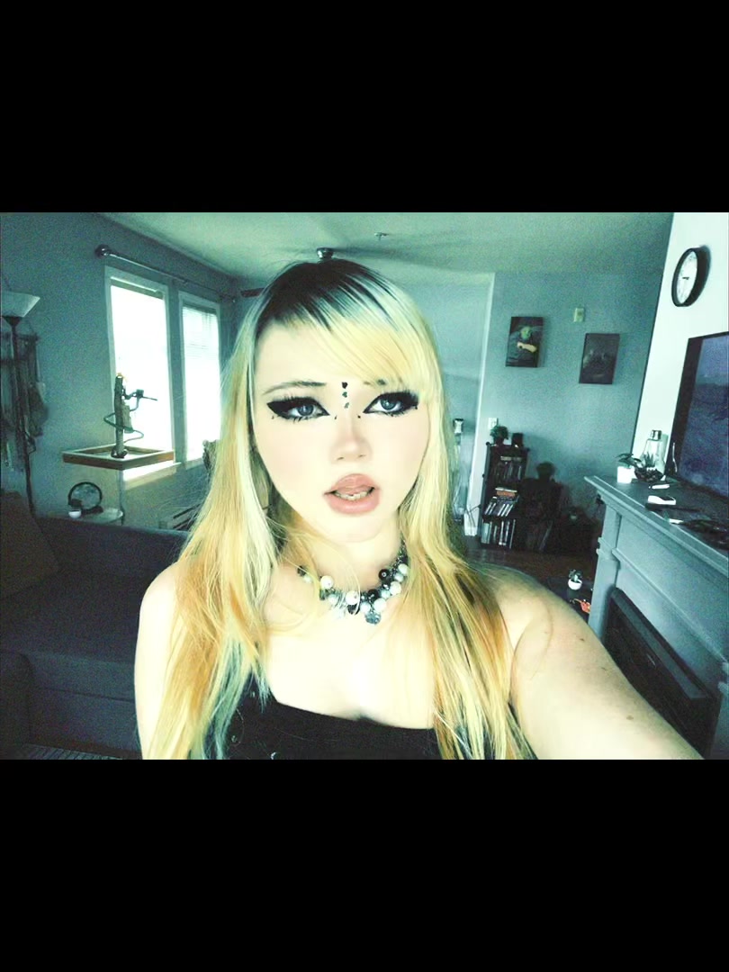 @ELL!!👽🦇