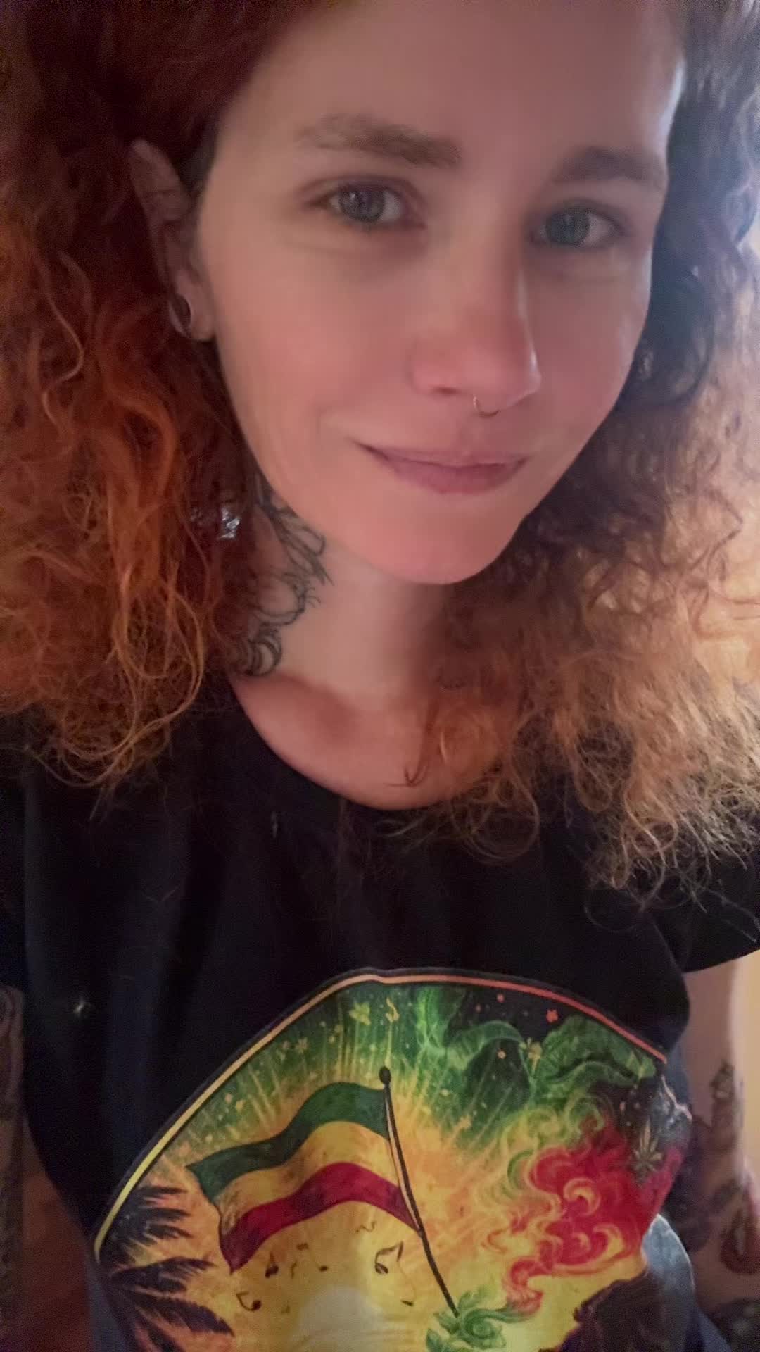 @curlyhairandtattoos