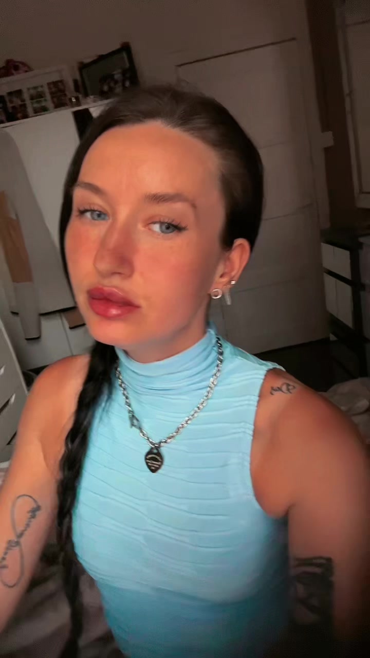@Charli🌻
