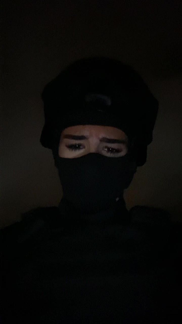 @╰‿╯