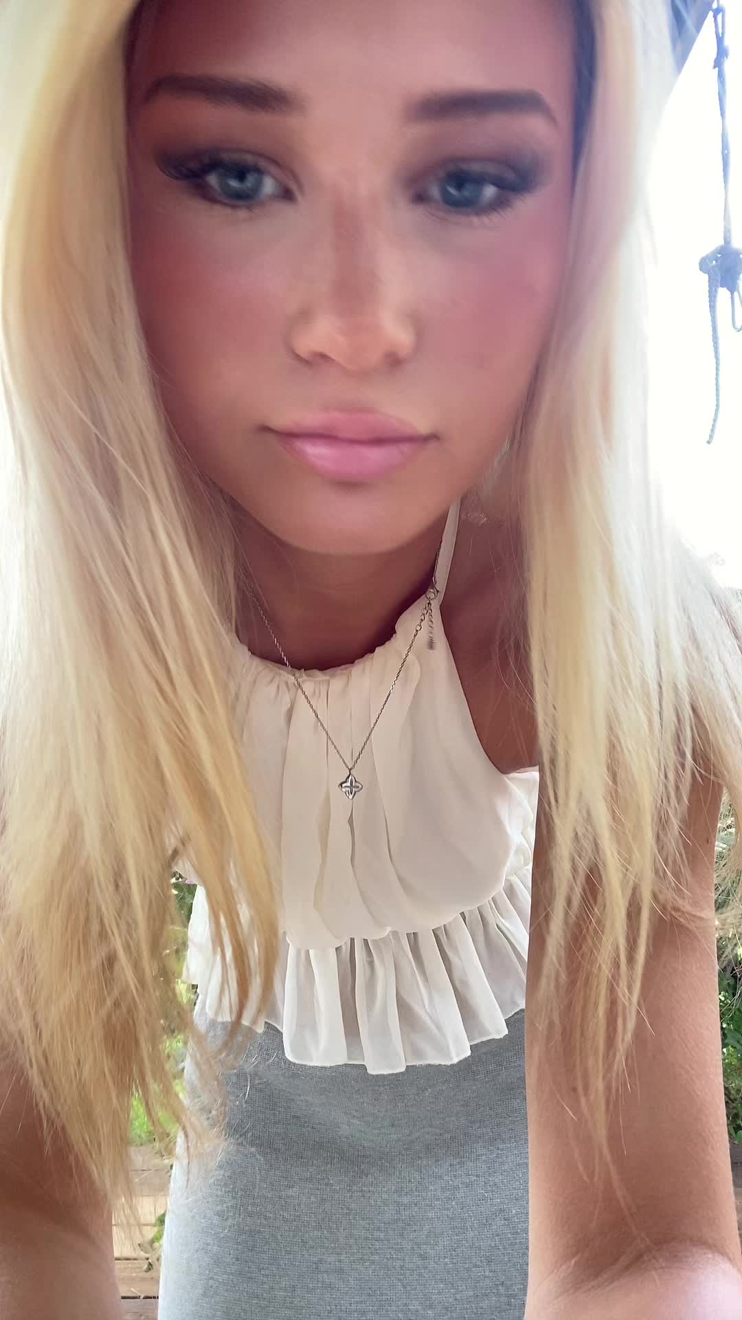 @Bella
