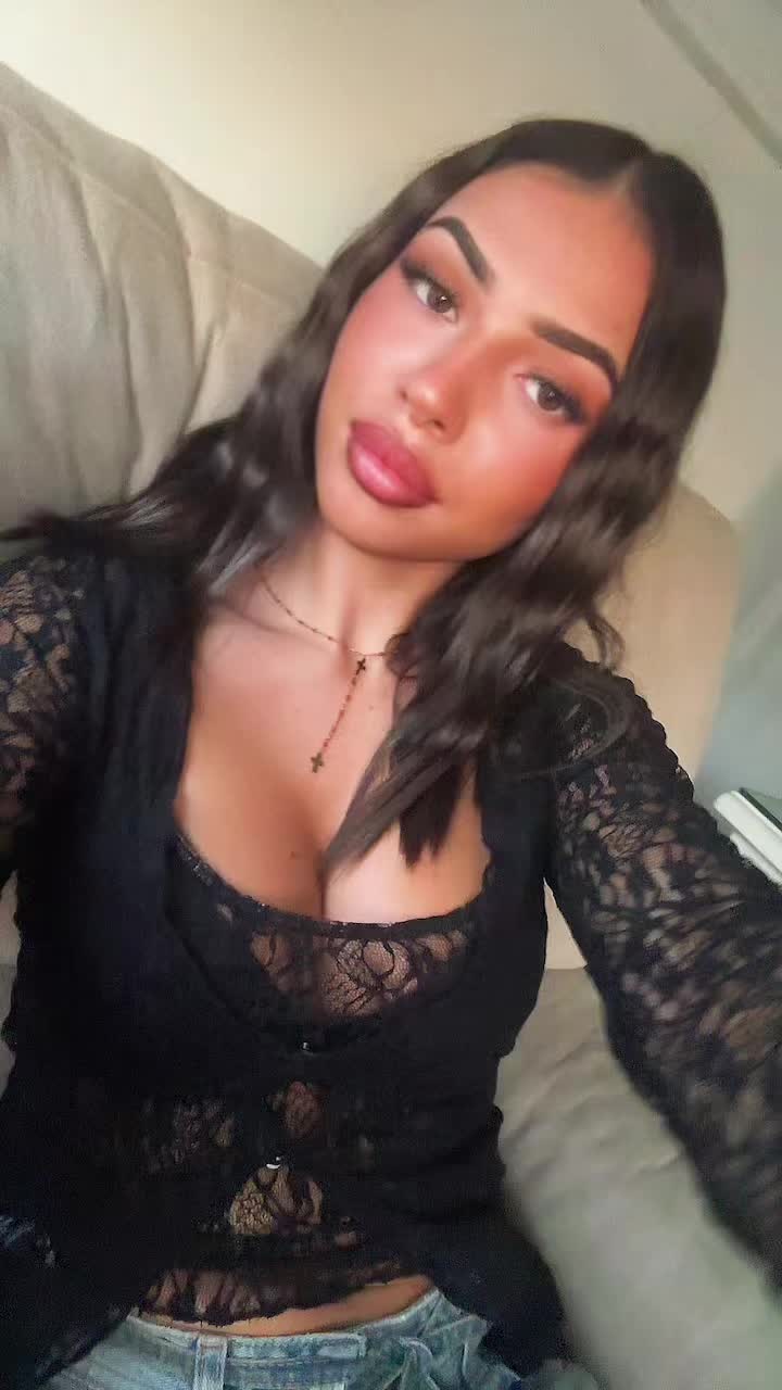 @L O L A L O P E Z