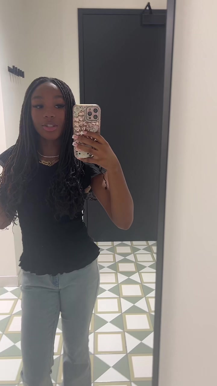 @𝒞𝑒𝓈𝒾𝓁𝓎 👸🏽🎀