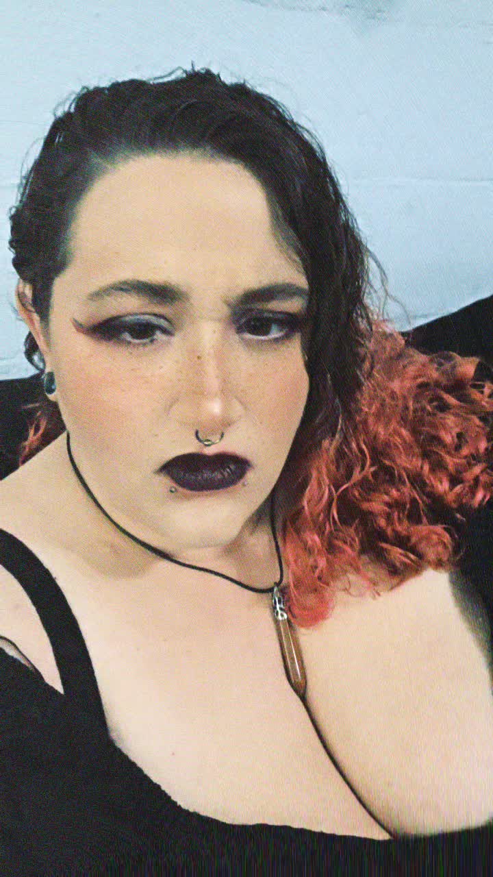 @_momma_wolf_
