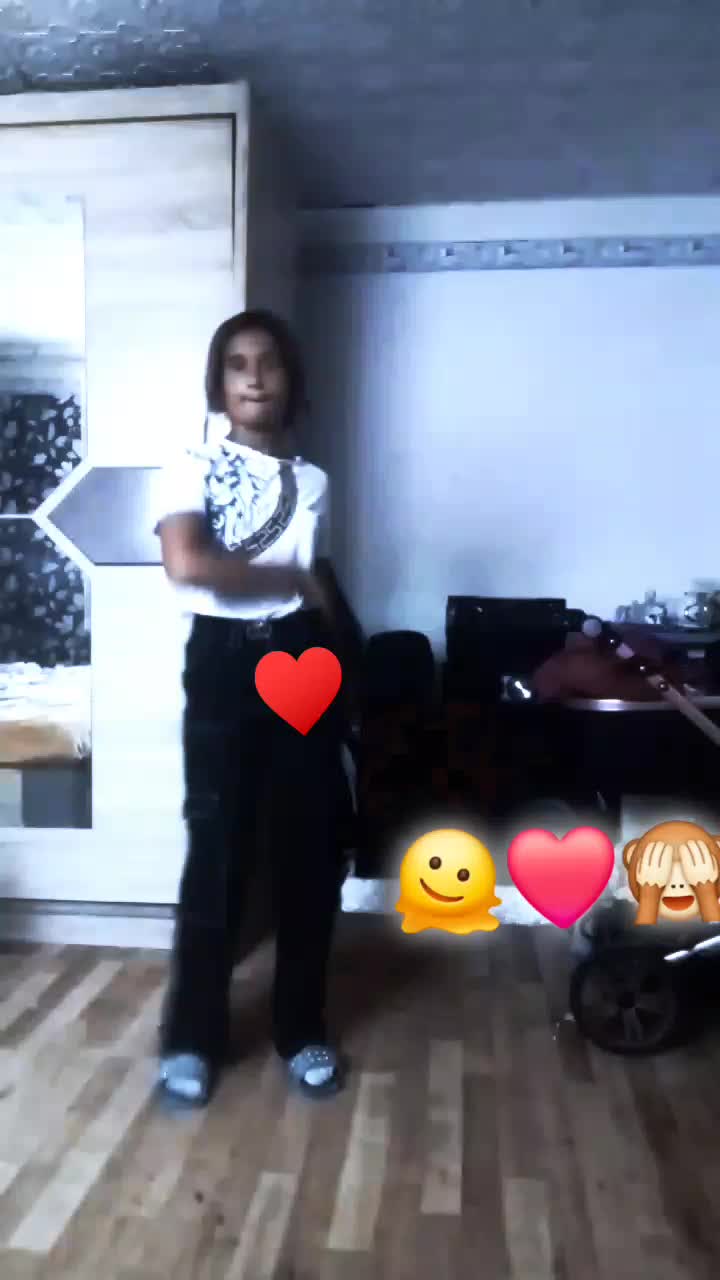 @julka🦋itz 💖yonnz🤍🖤šhee
