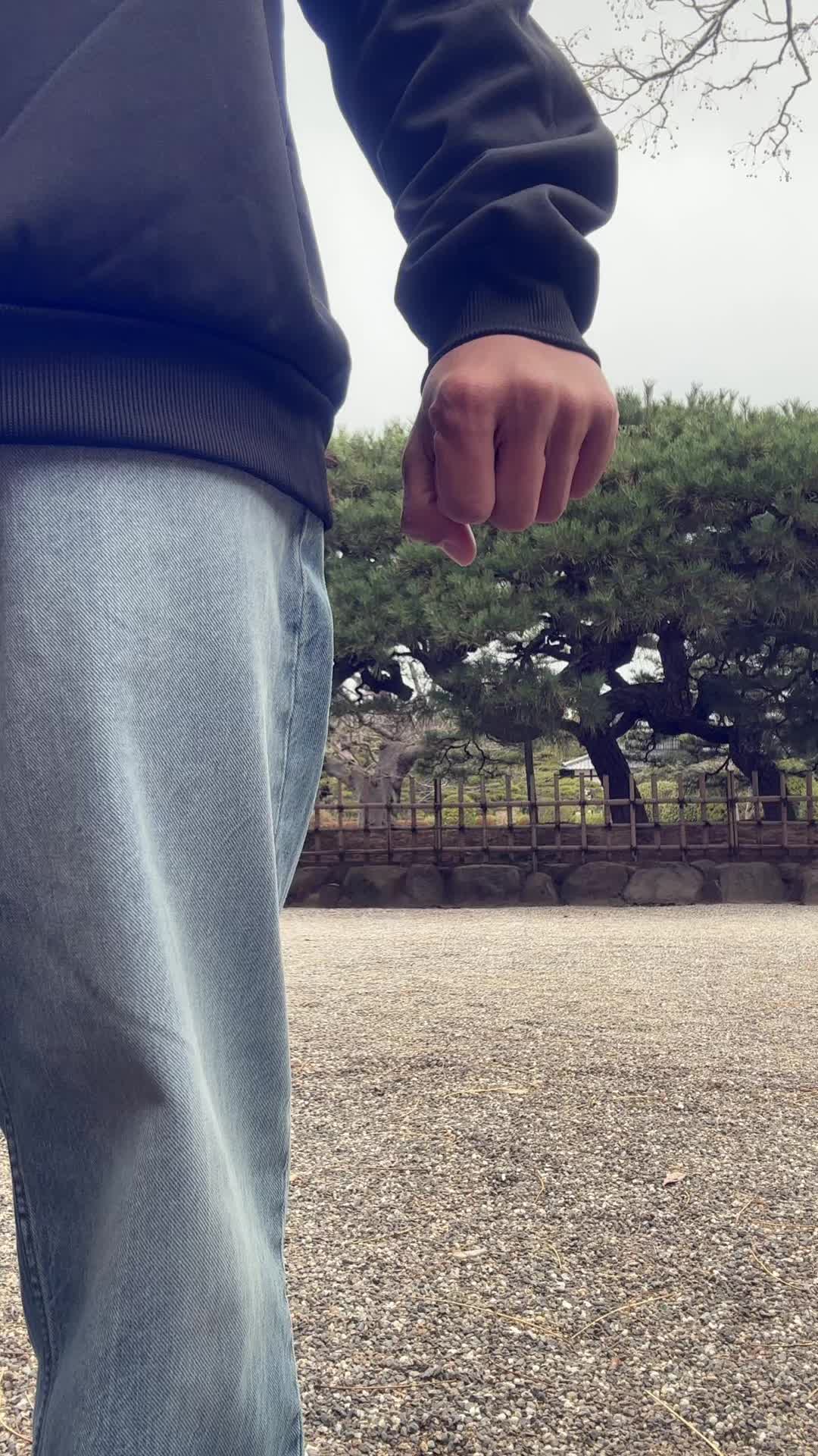 @それは