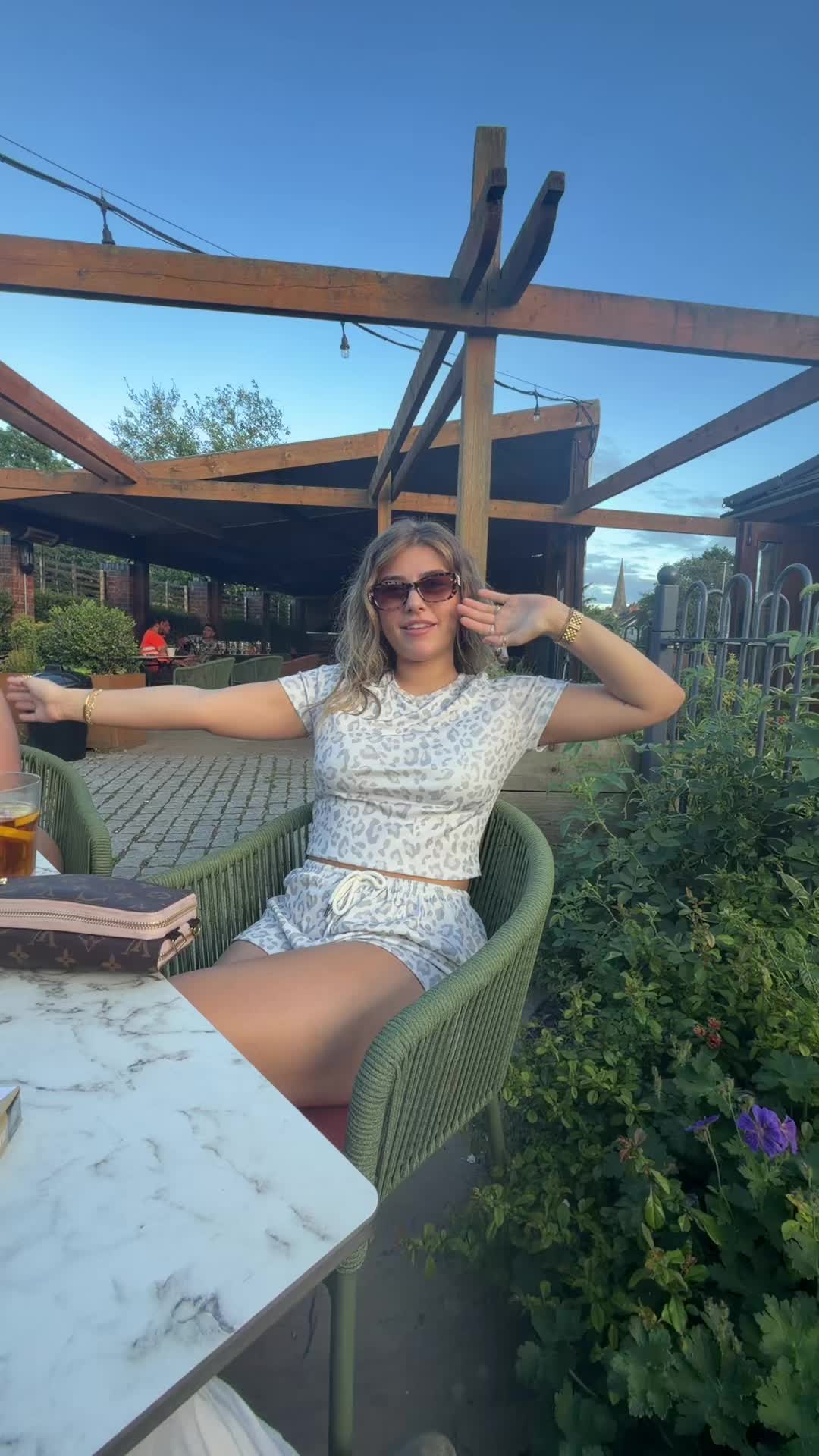 @izzyclaire