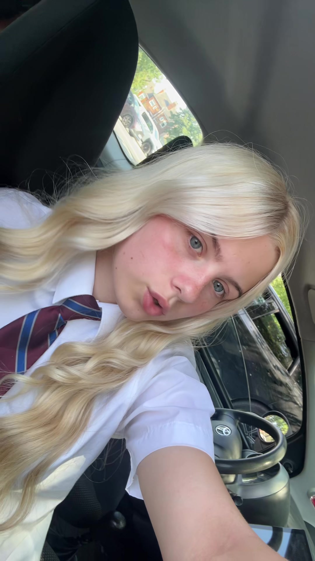 @ellie๐ค