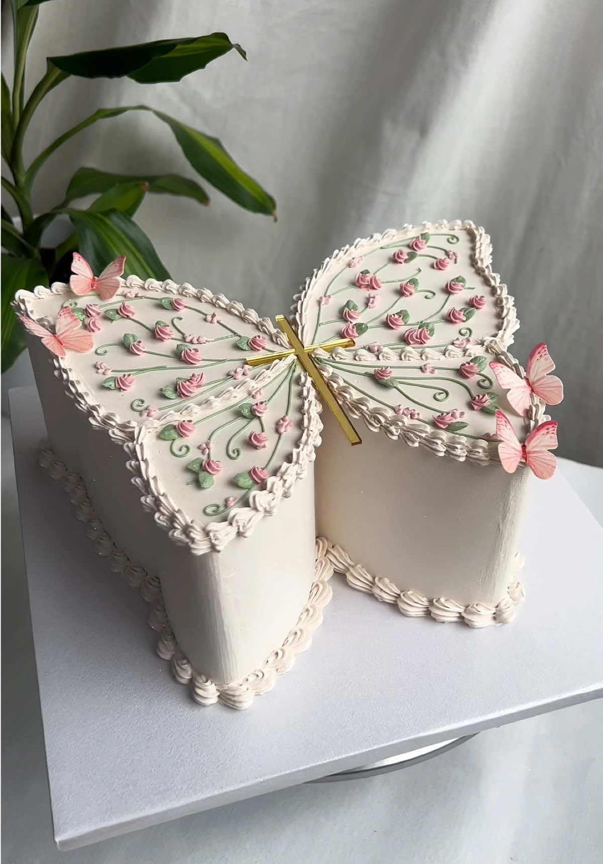 @KutiwaCakes