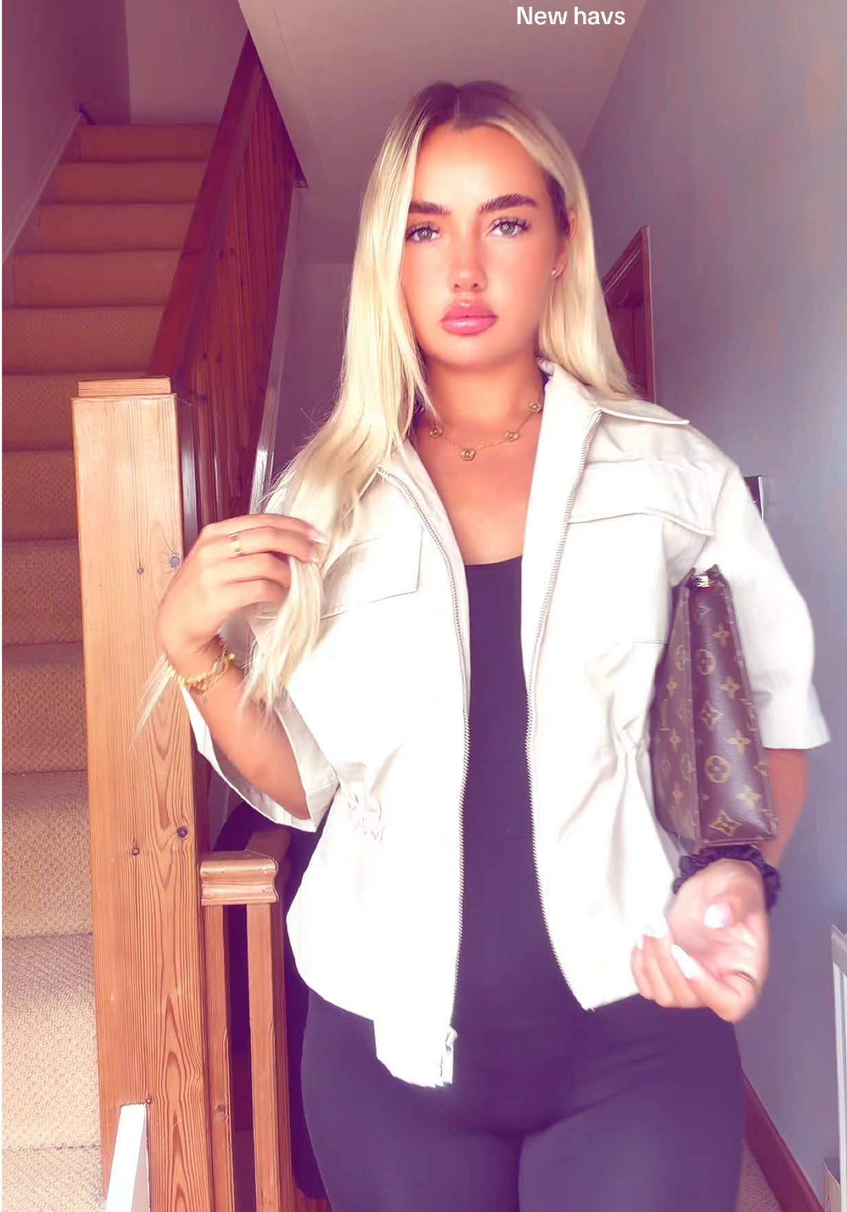 @chlo.snelson