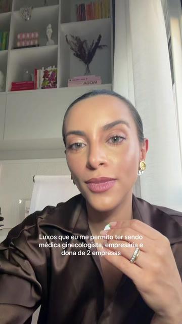 @Dra Julia Vasconcellos