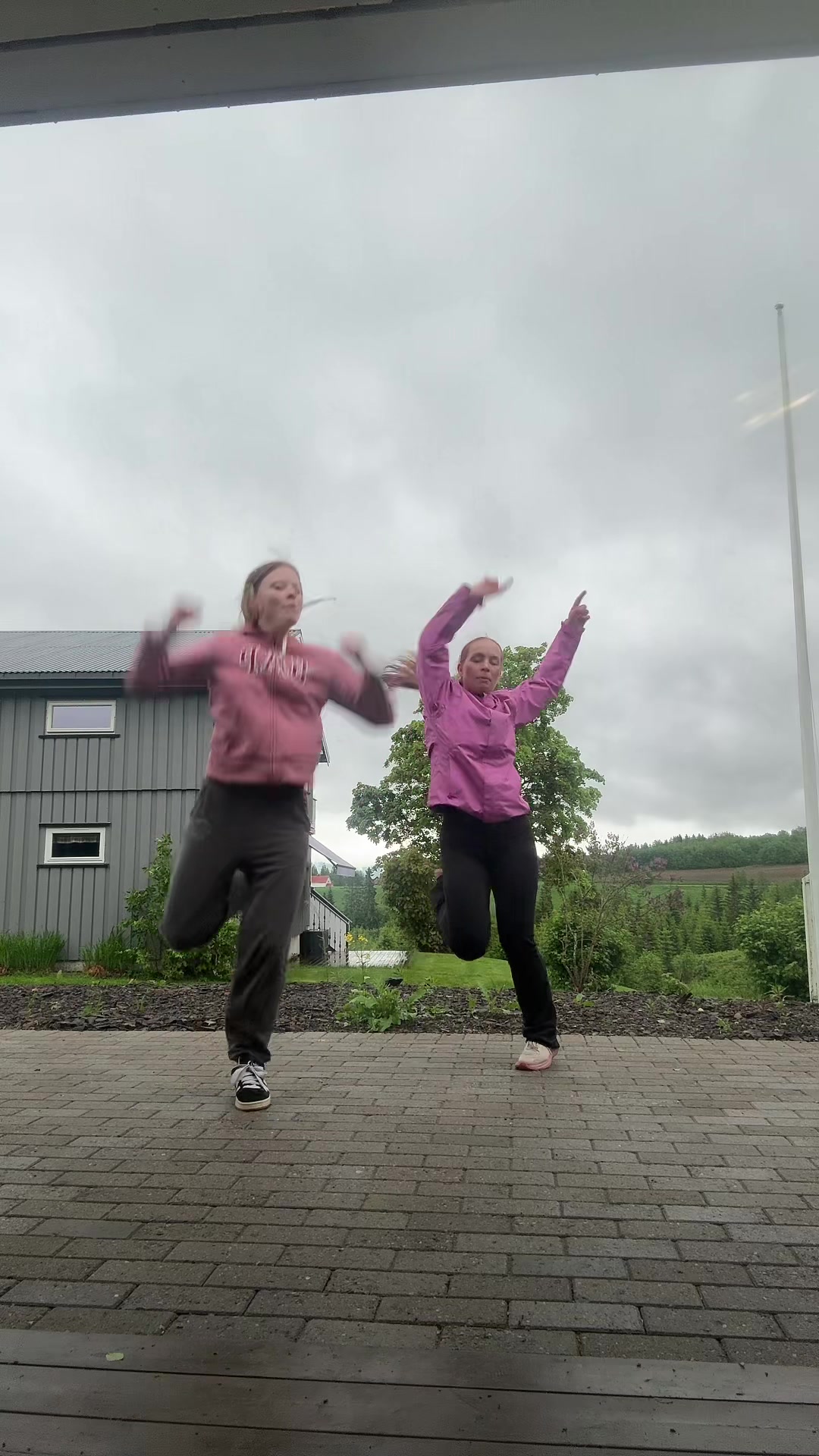 @CAMILLA RØSTE⚡️