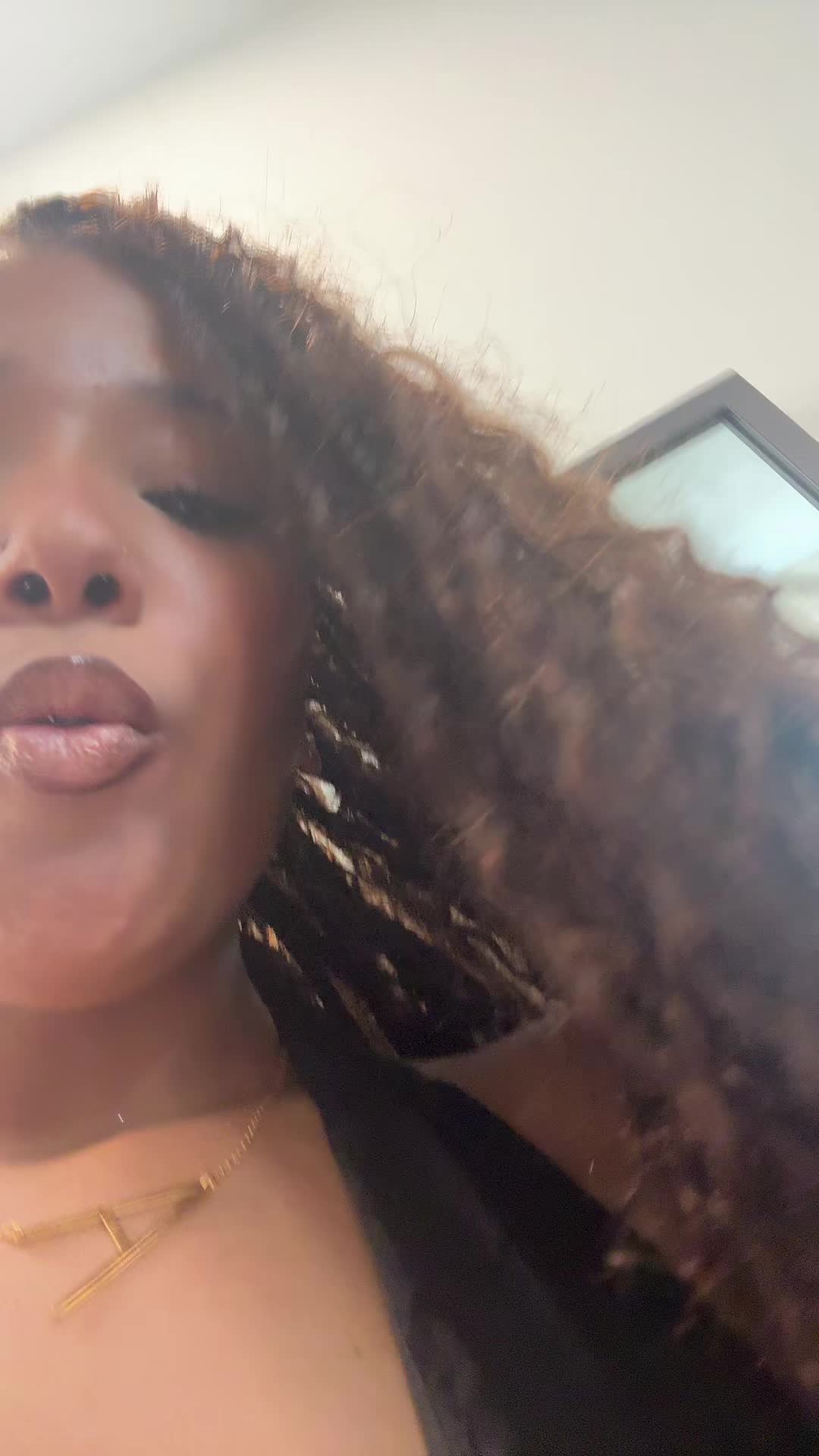 @Ava