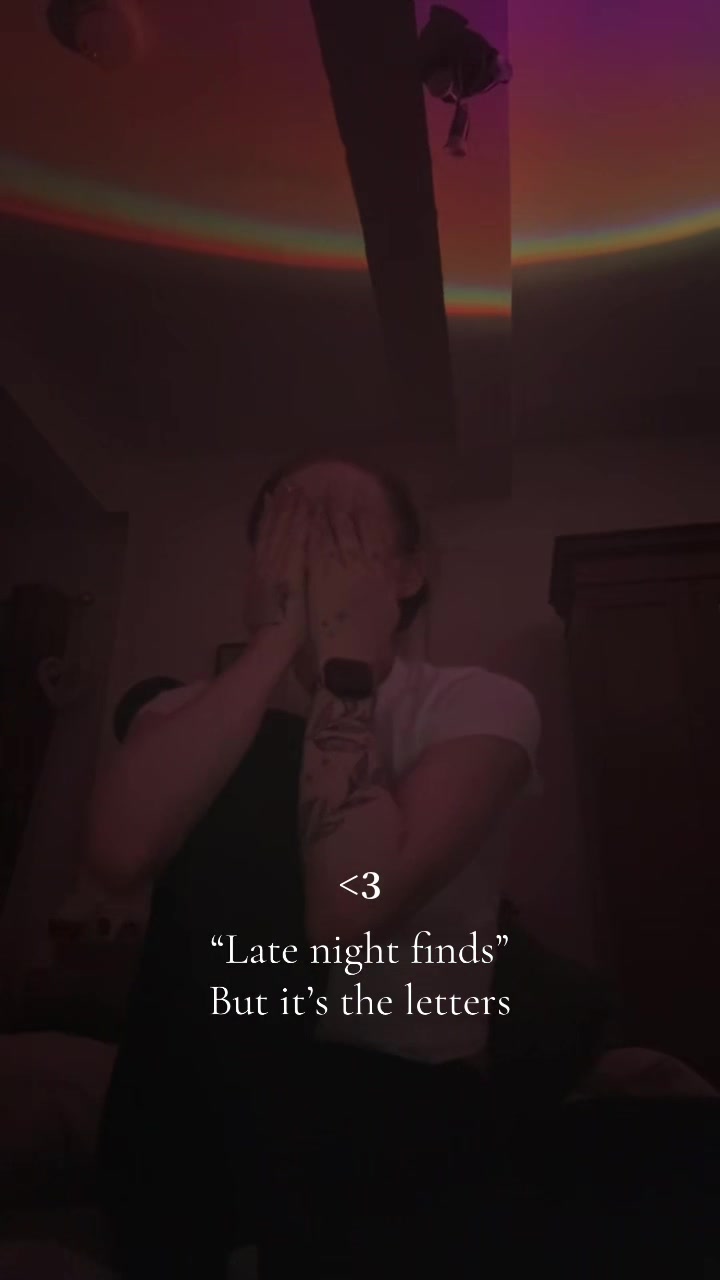 @E L L I E.