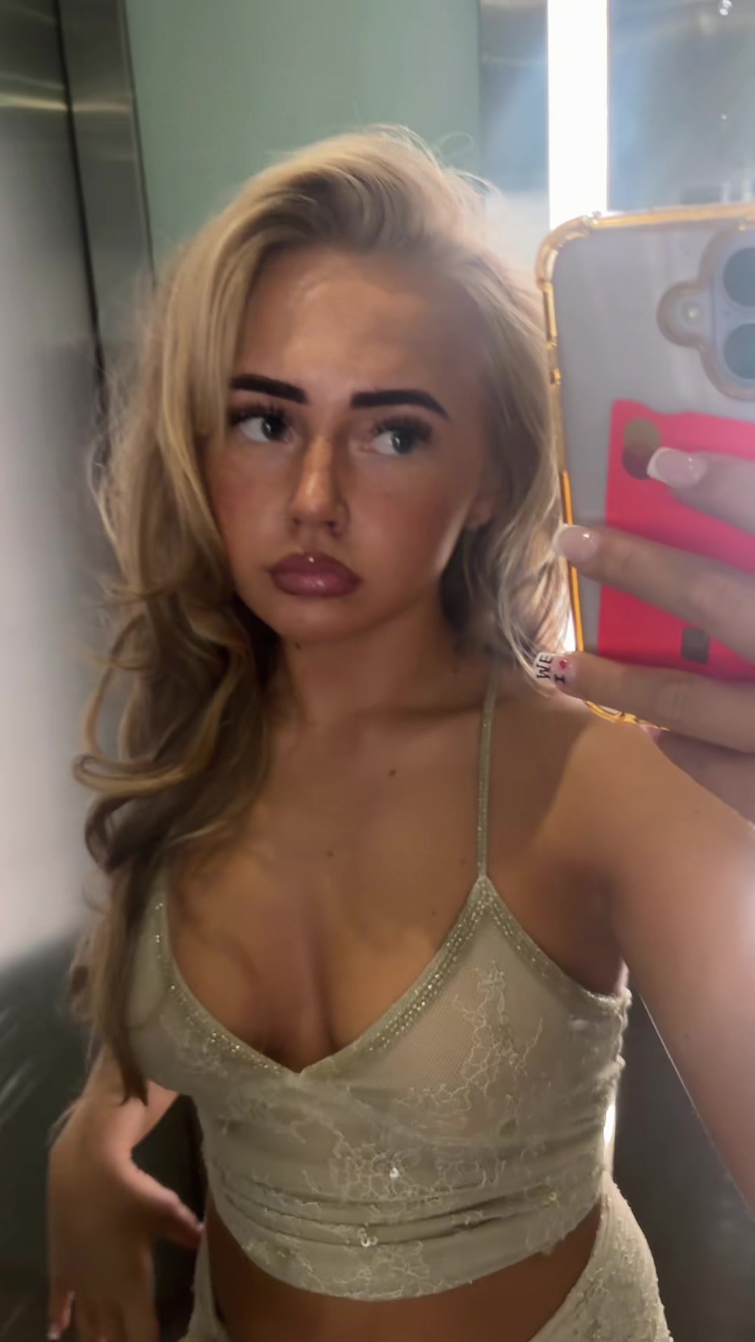 @Annaliseconnorss