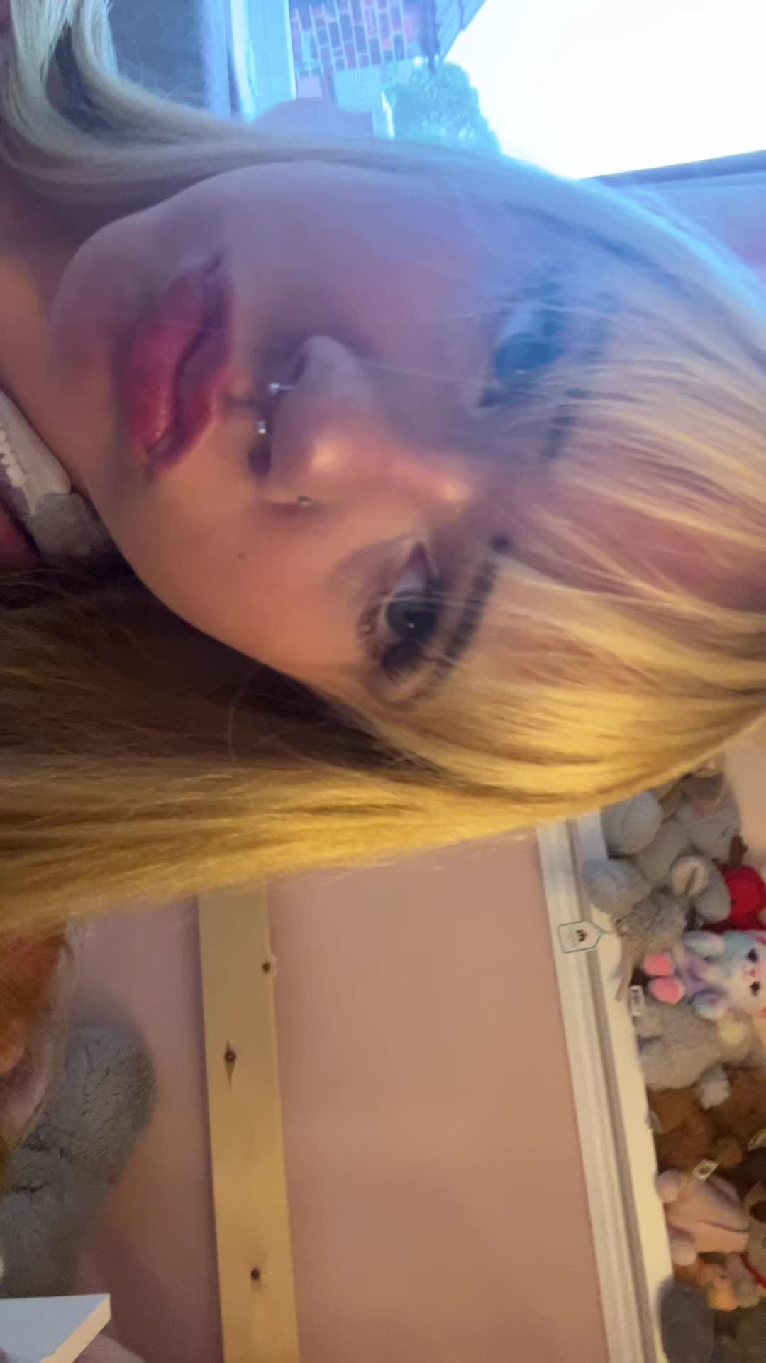 @izzie🧁🪽