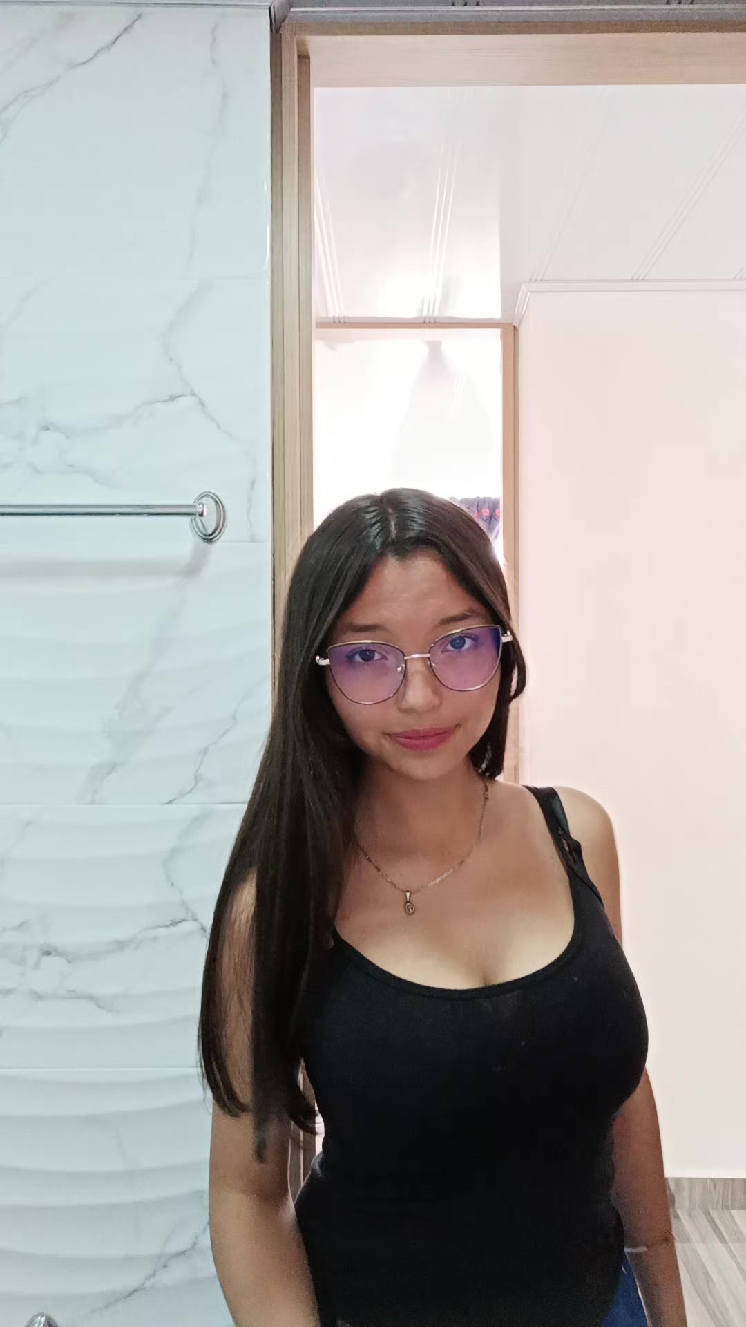 @→→→