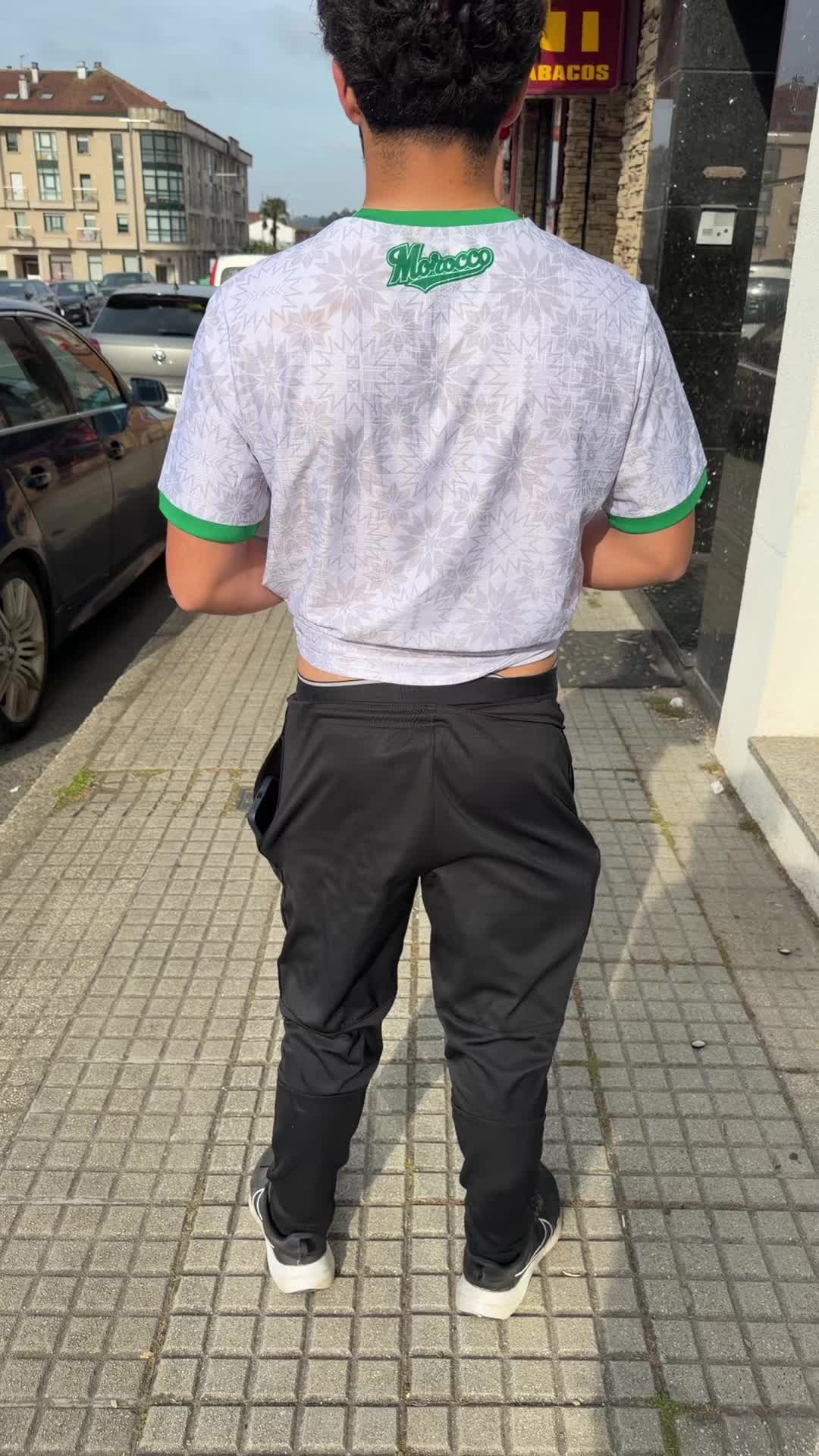 @Elena Otero