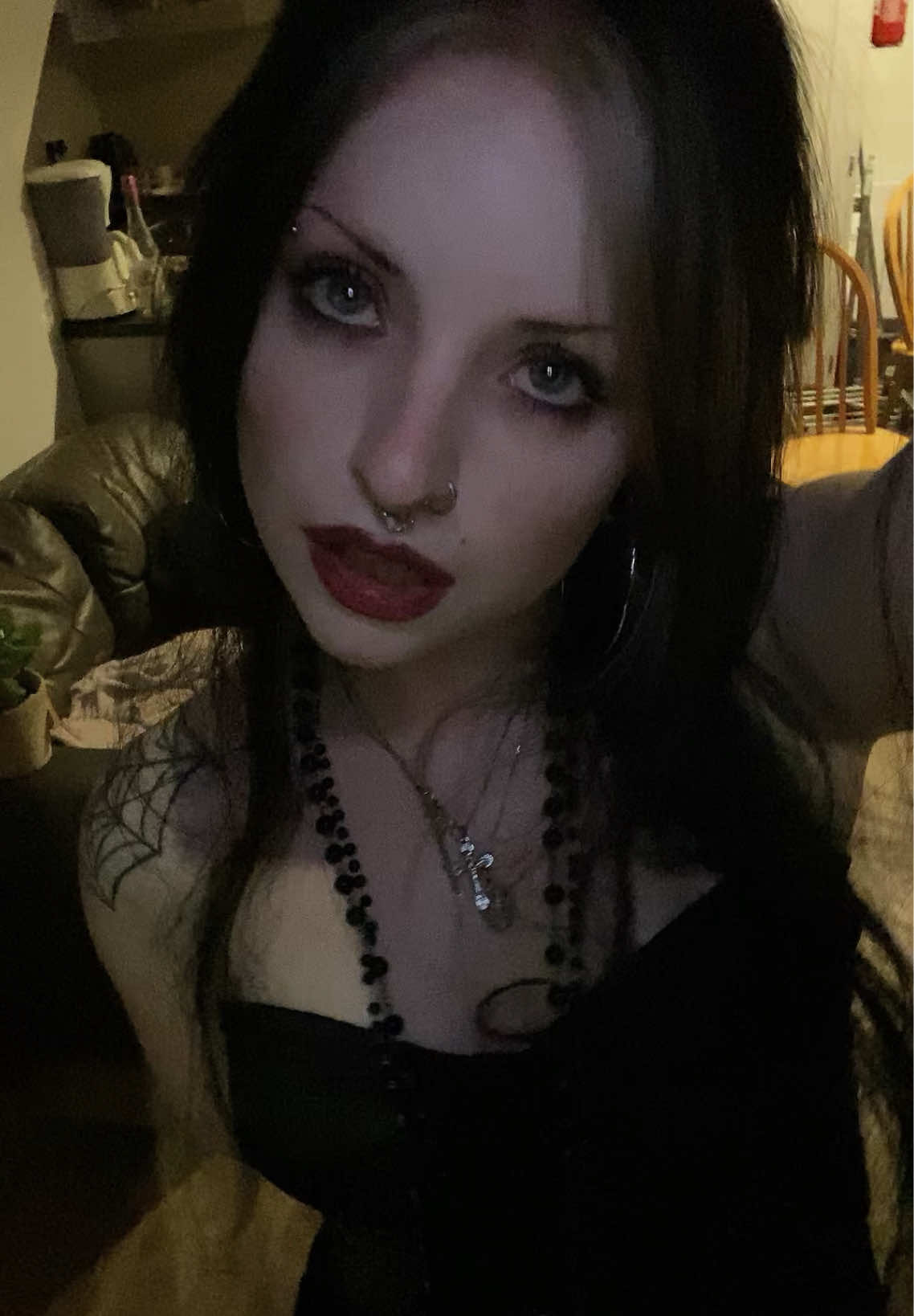 @𝔈𝔳𝔈