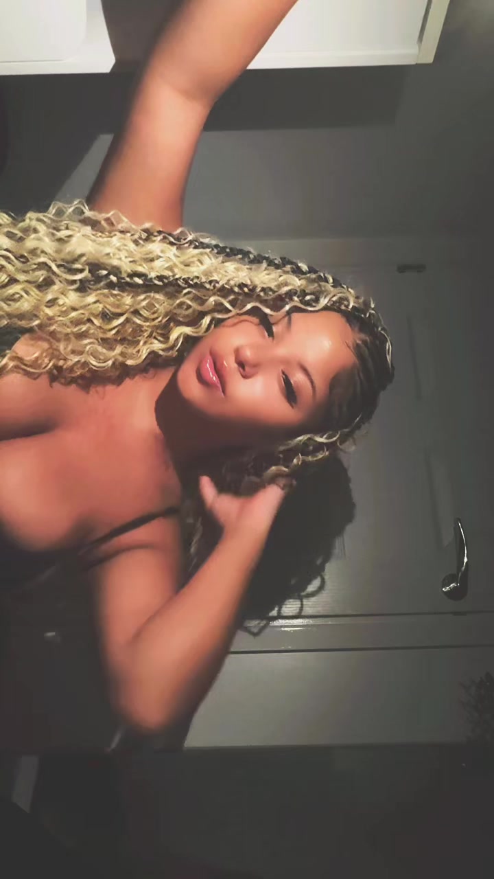 @iamthetoseina