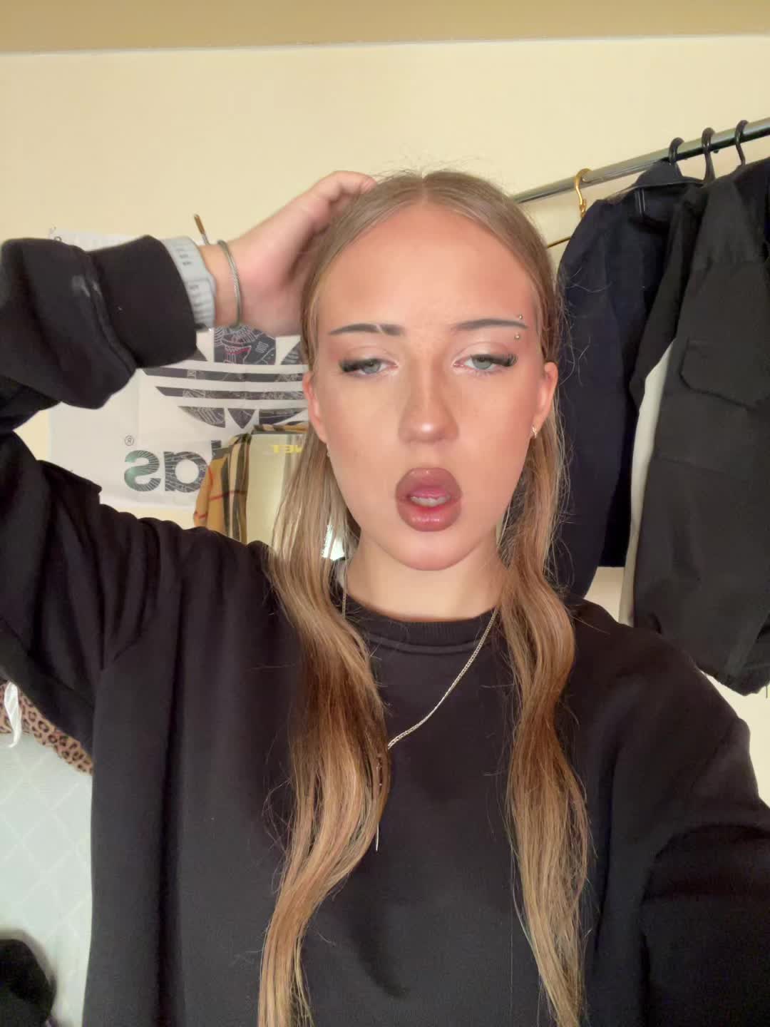 @Адидаска