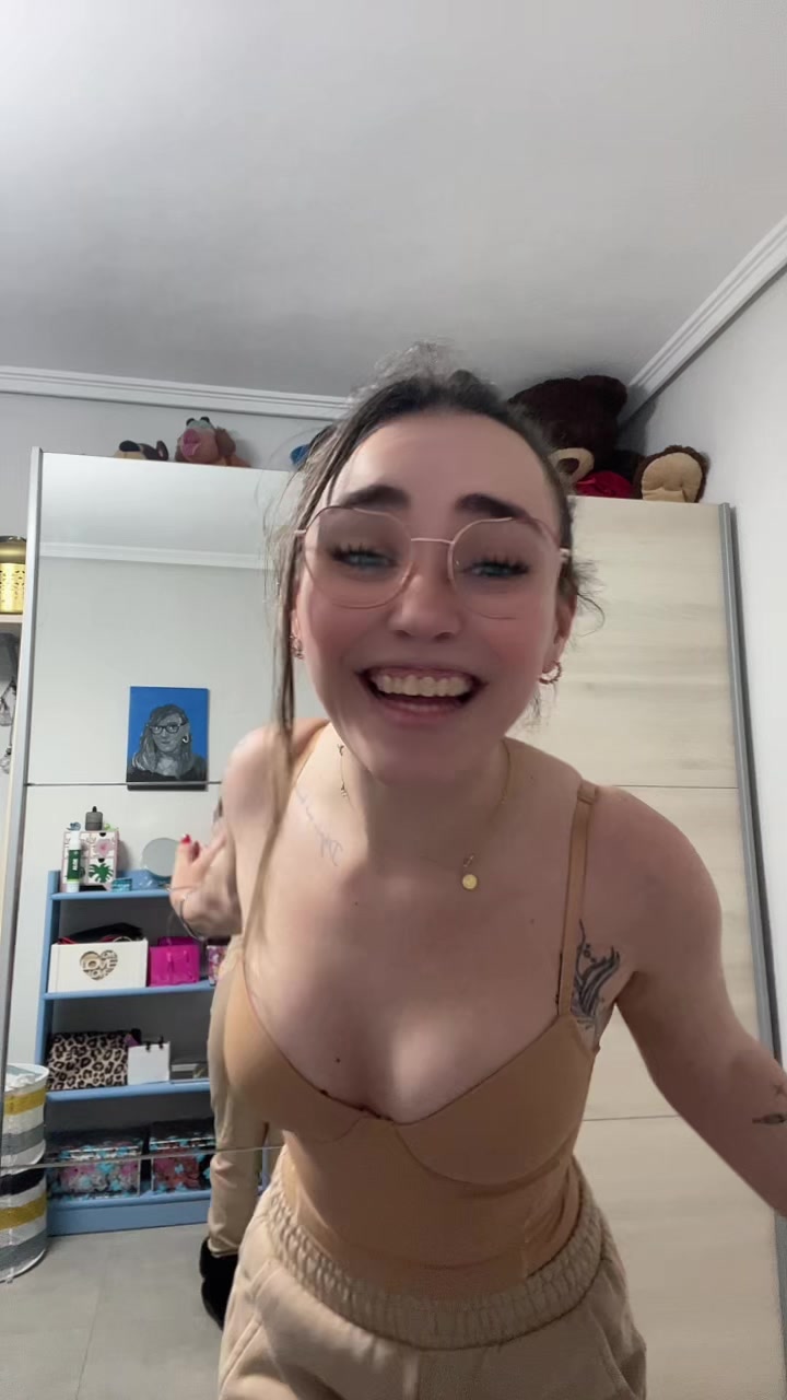 @Famousera