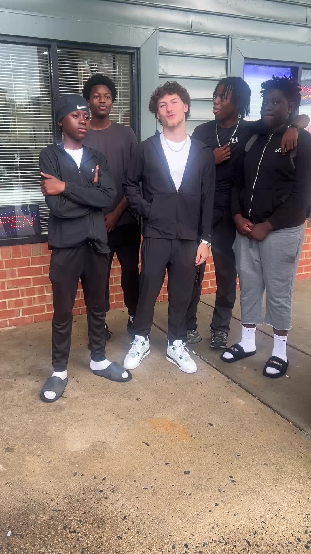 @𝓓𝓮𝓼𝓶𝓸𝓷𝓭