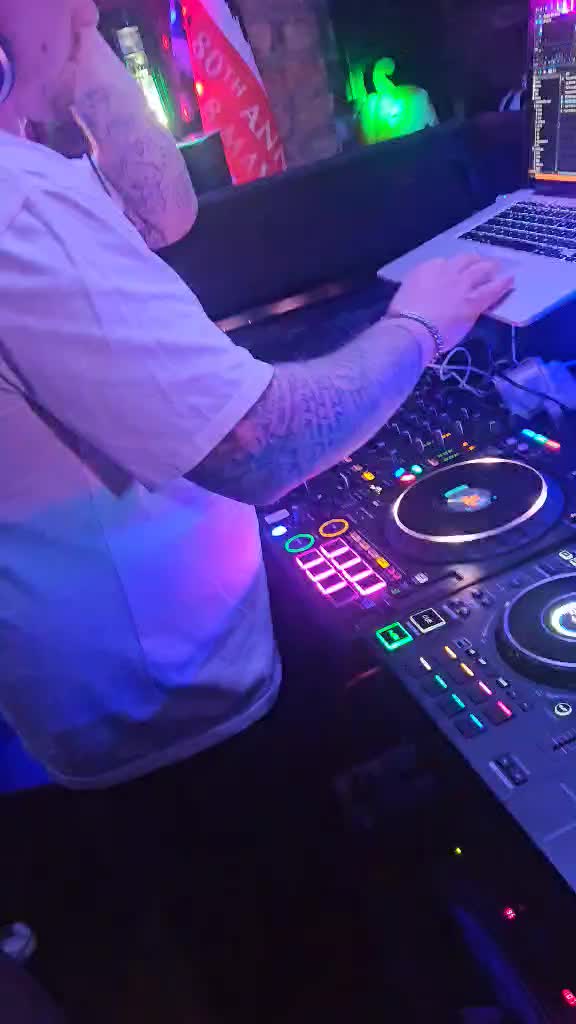 @Dj Robbo