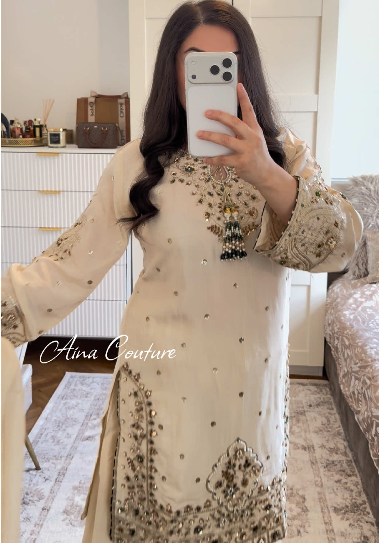 @Aina__couture