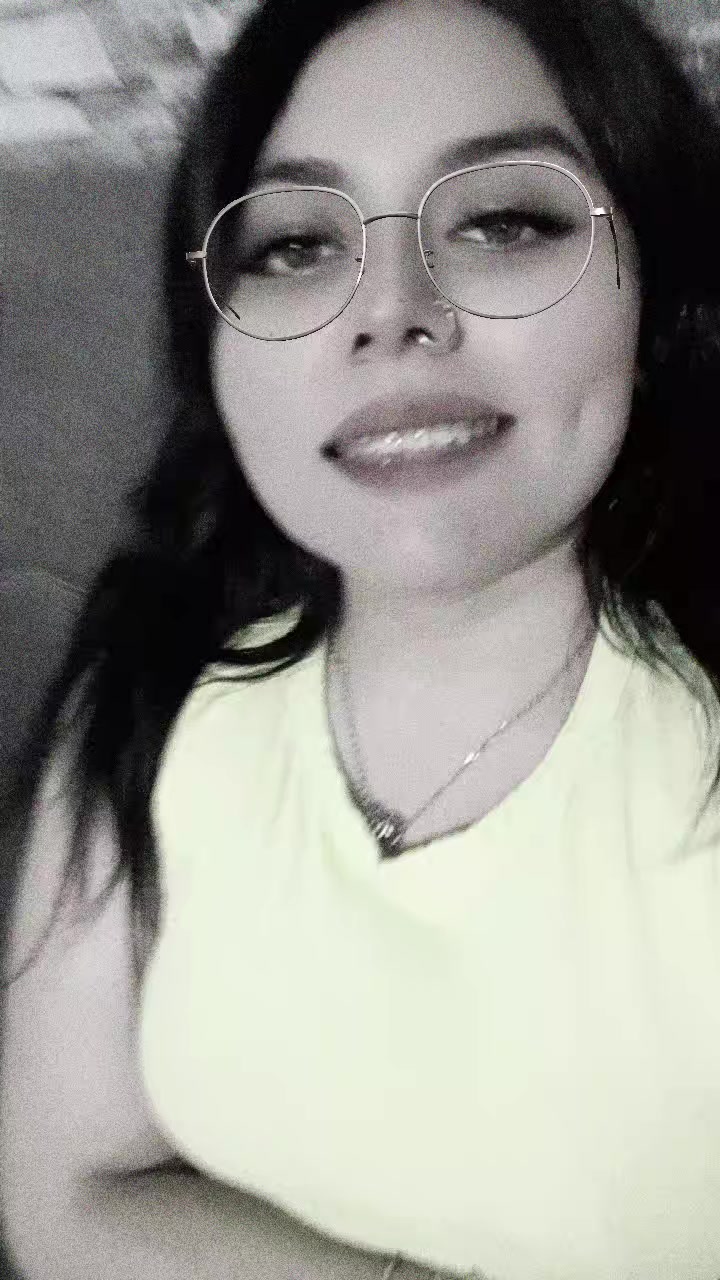 @YARESSI LOZANO💋