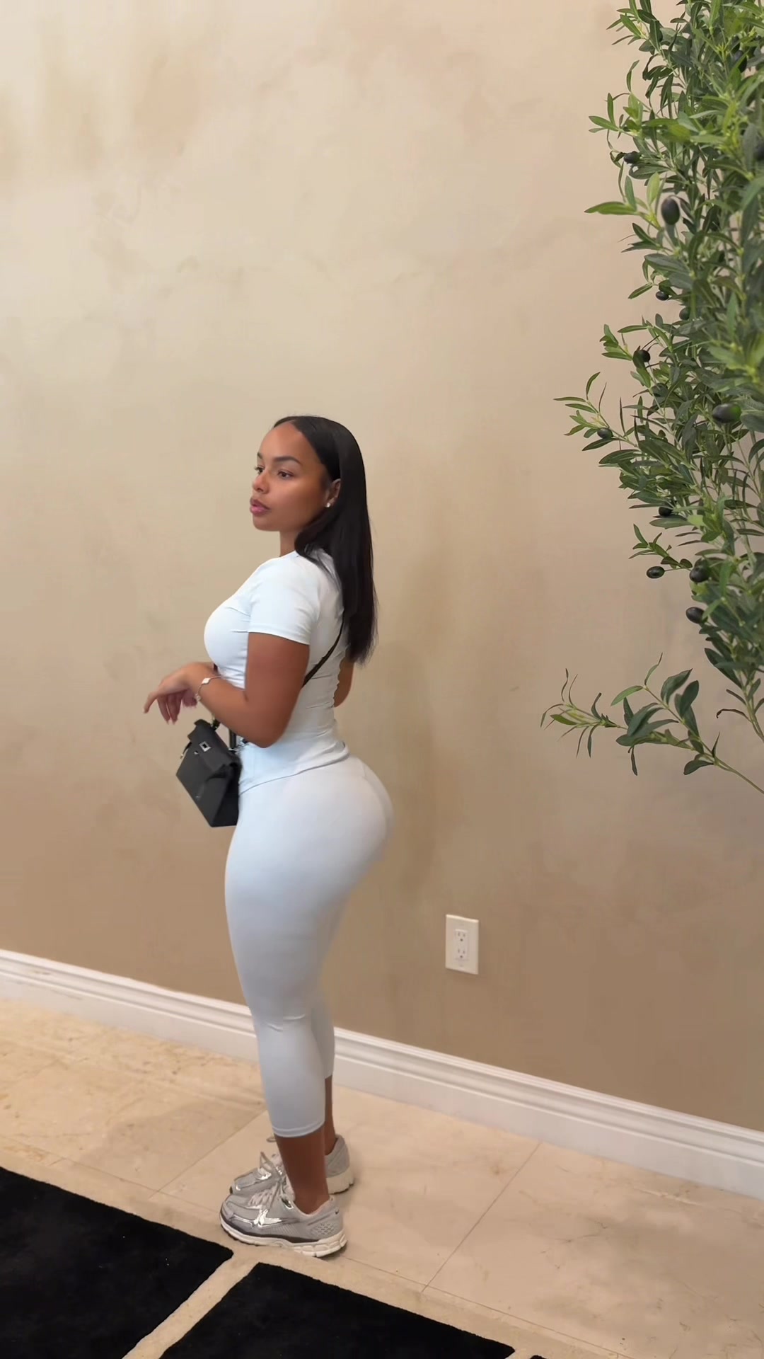 @YT: Aaliyah Enjoli
