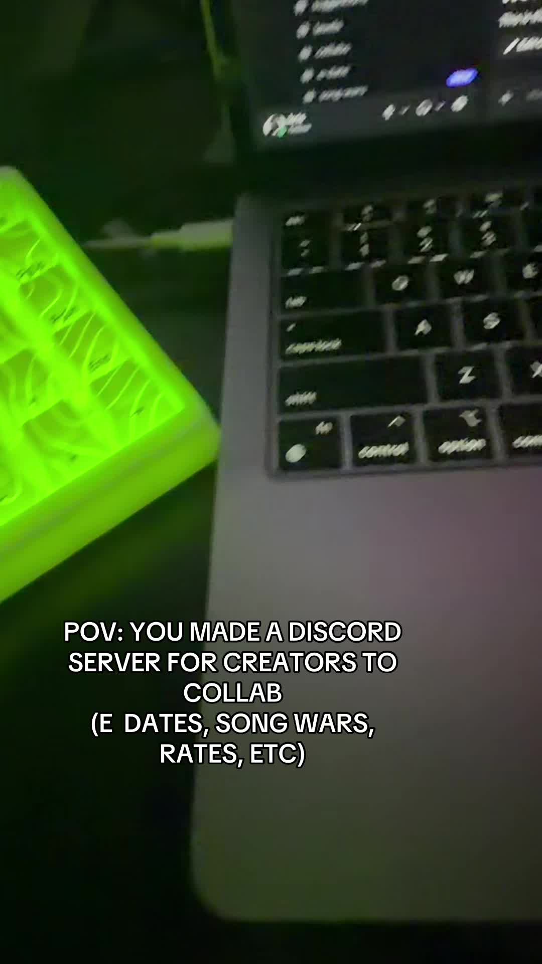 @⃟