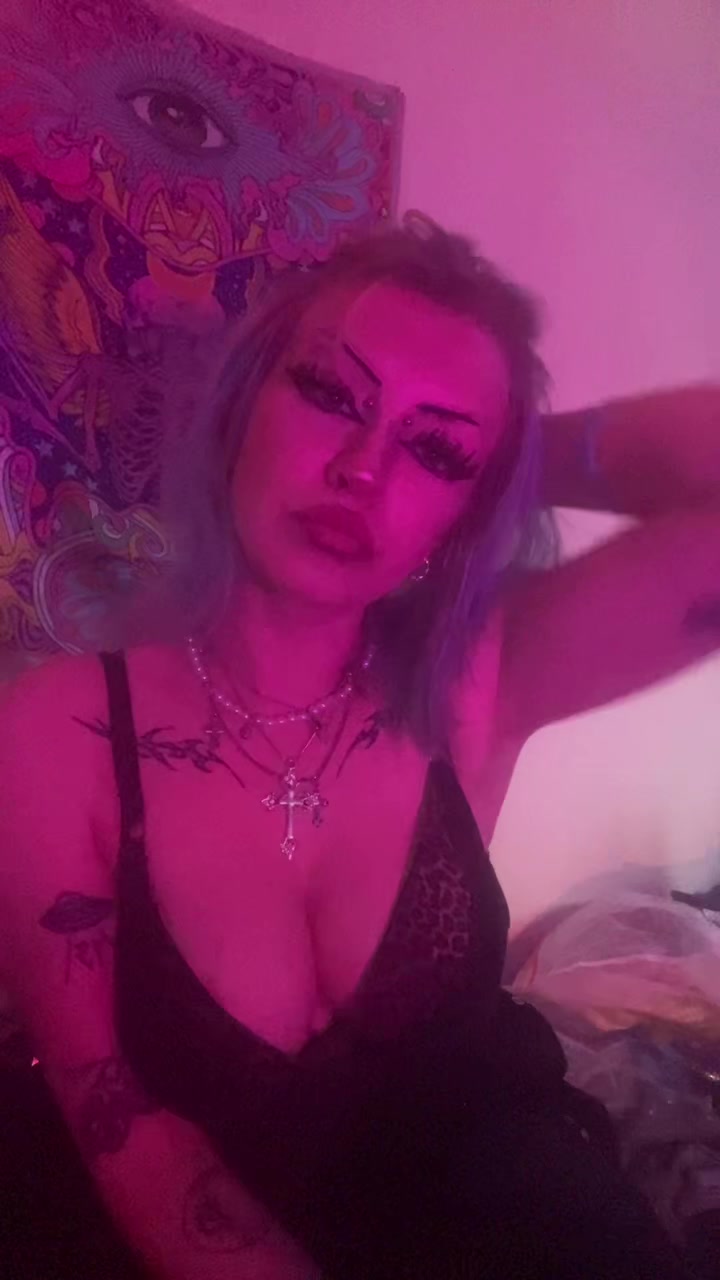 @Ellie_xox