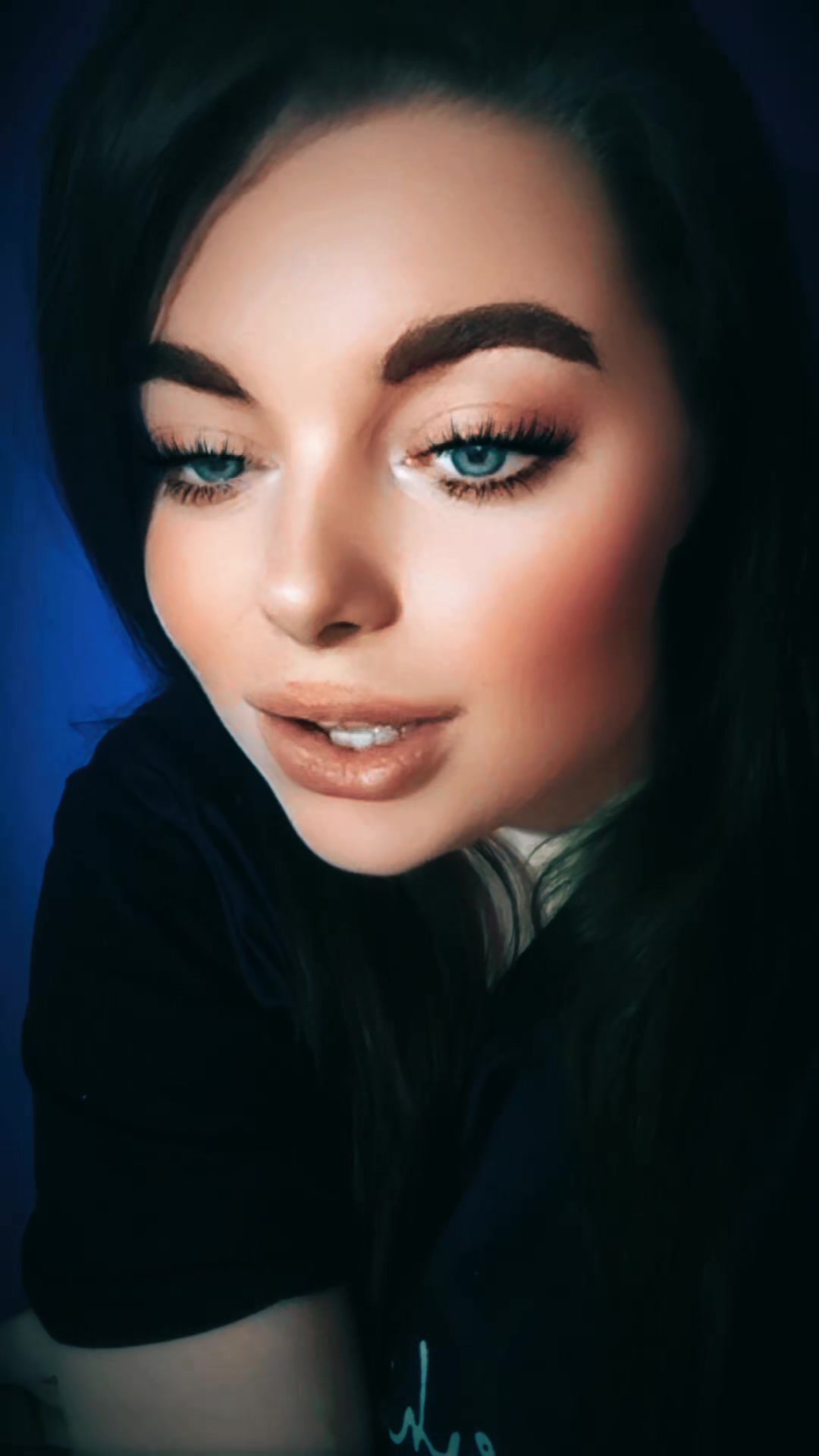 @🍒𝒮𝒽𝒶𝓃𝒶 ~𝓁o𝓊𝒾𝓈𝑒🍒