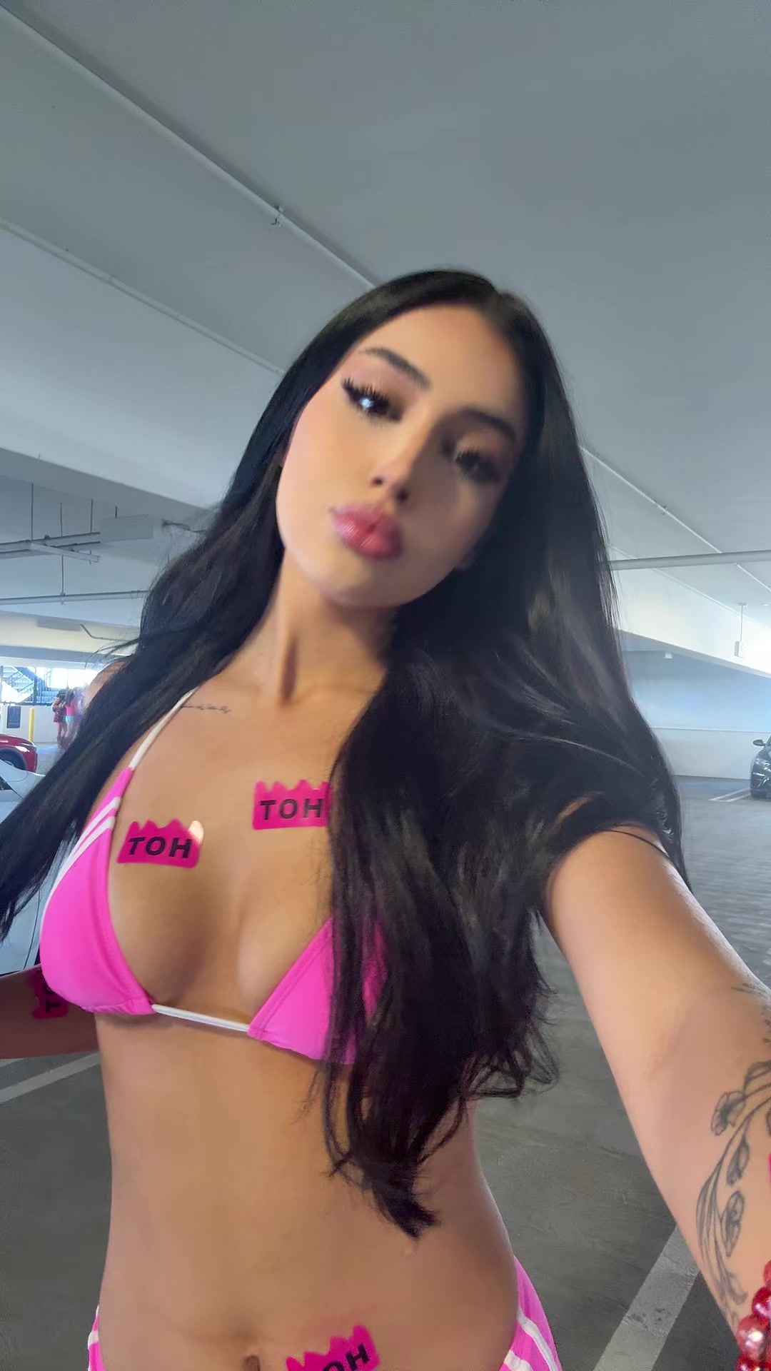 @Ava