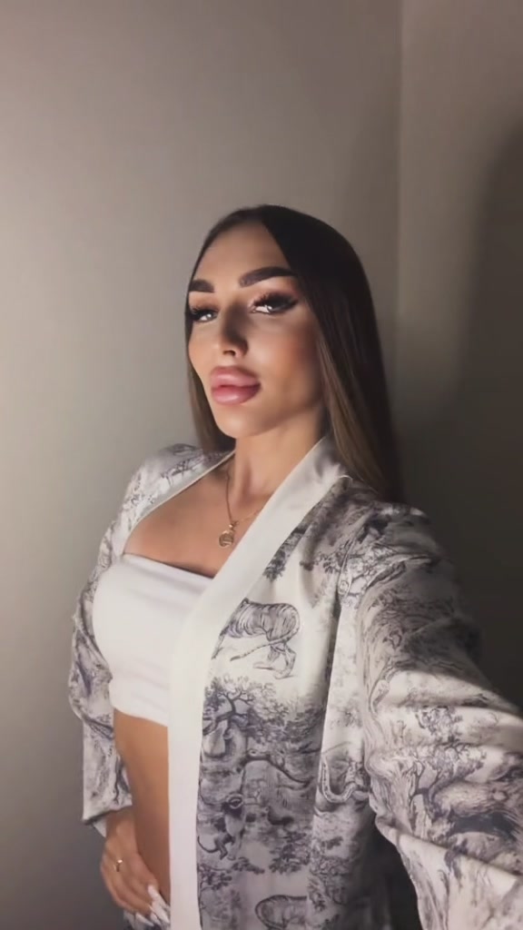 @𝐒𝐚𝐤𝐢𝐧𝐚🌺
