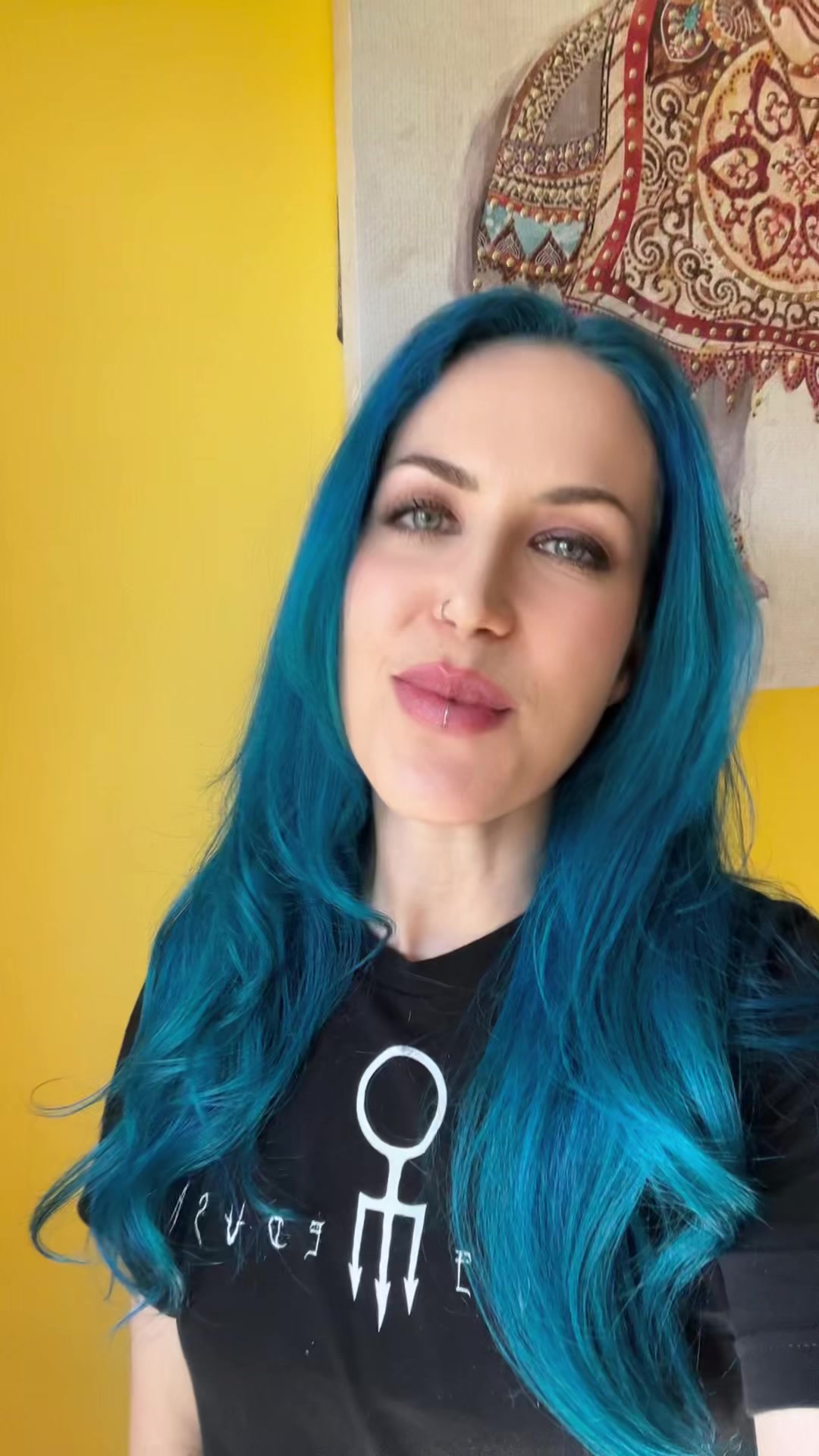 @Alissa White-Gluz
