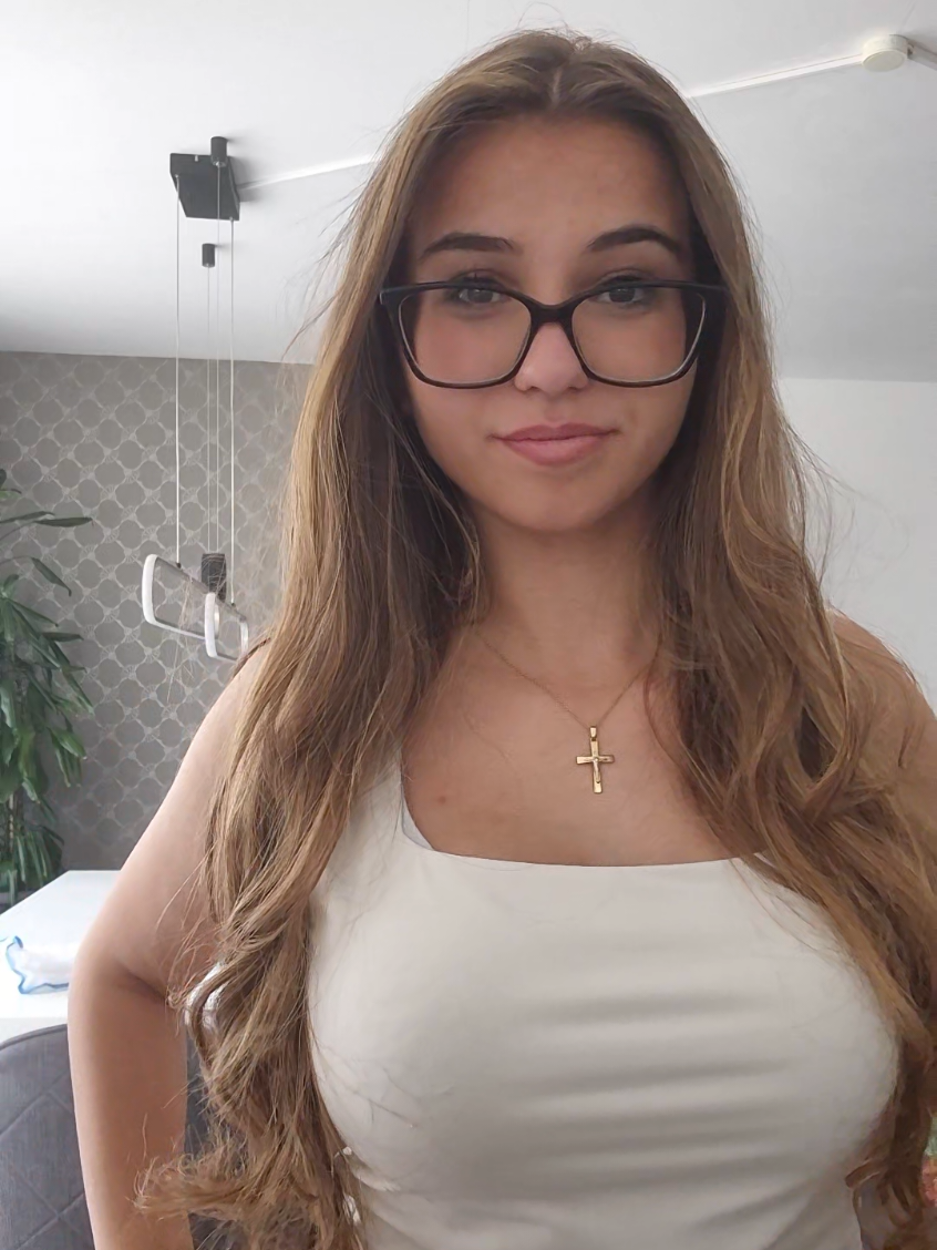 @𝒗𝒆𝒓𝒐𝒏𝒊𝒌𝒊_