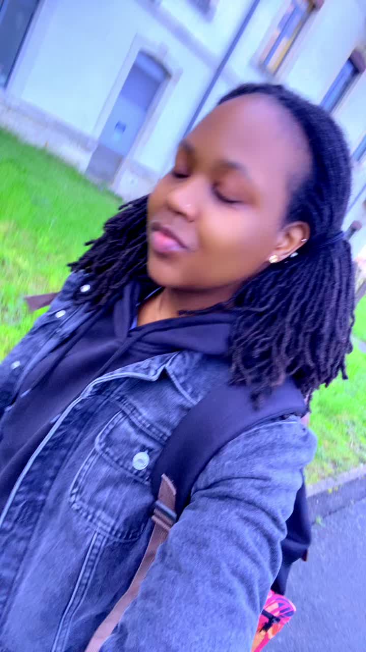 @launa🇿🇼🇫🇷