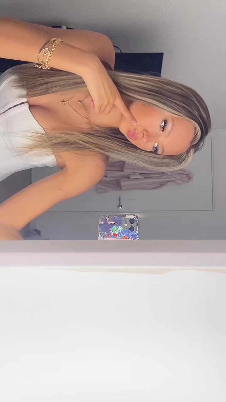 @amelia leigh x