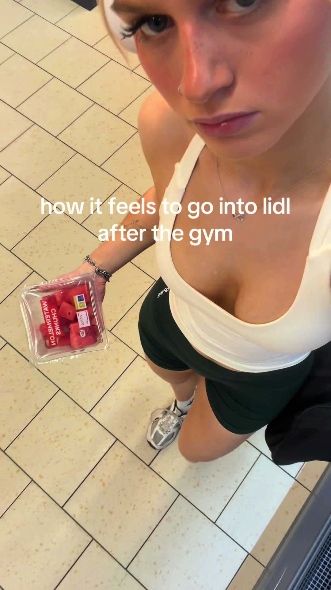 @elliearundell_