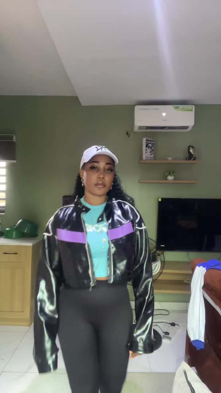 @Christelle Miller💜🇫🇷🇹🇬
