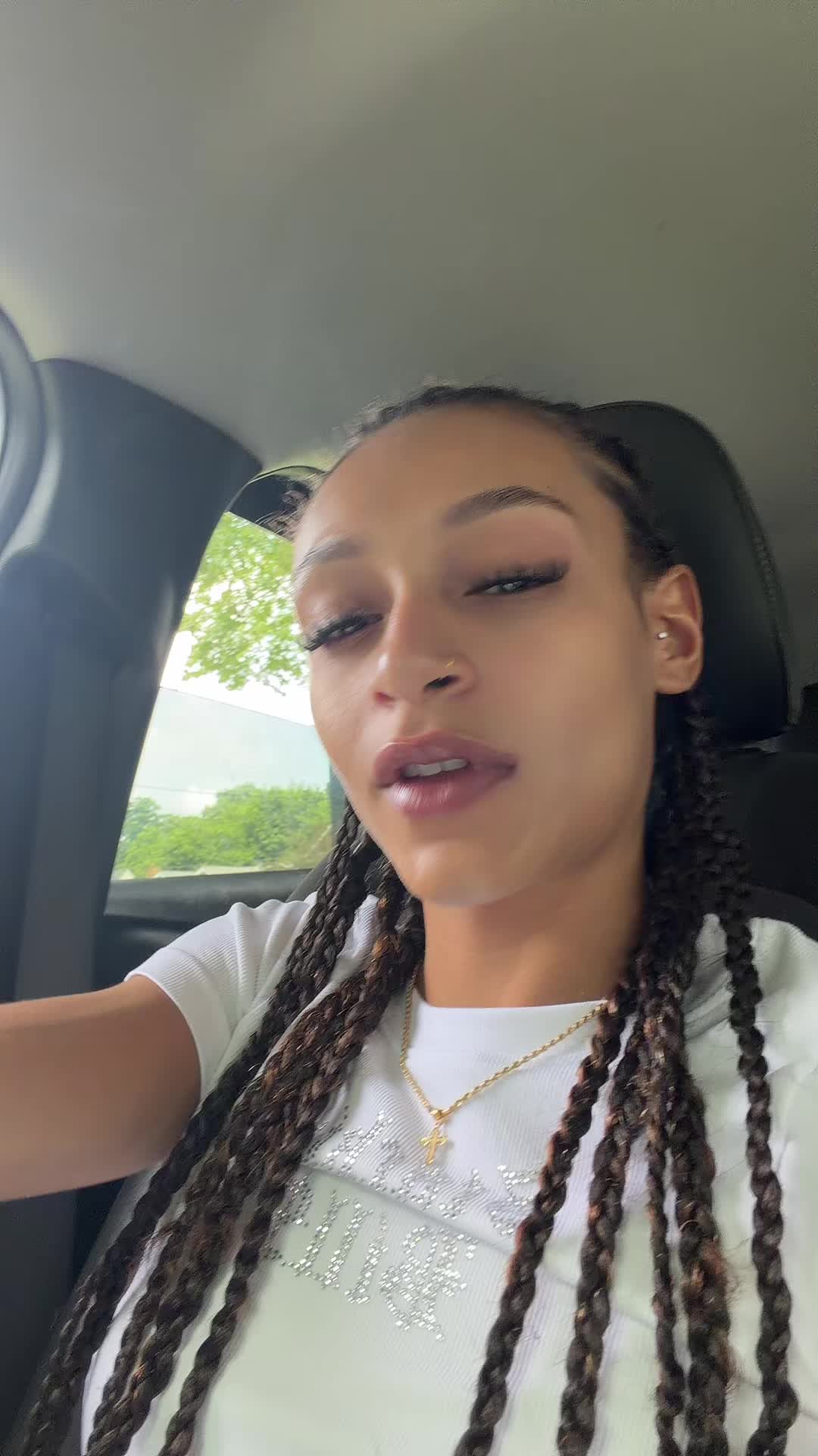 @carleeebaee