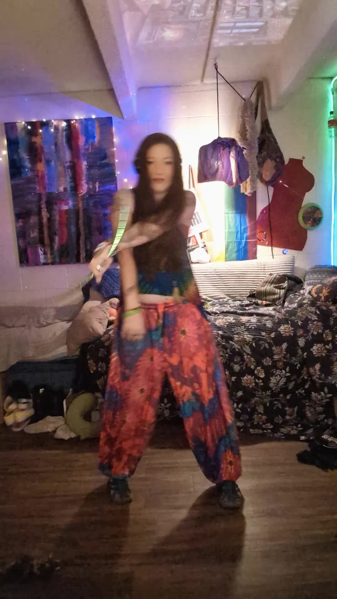@🎶🦢Radical Hippy🦢🎶