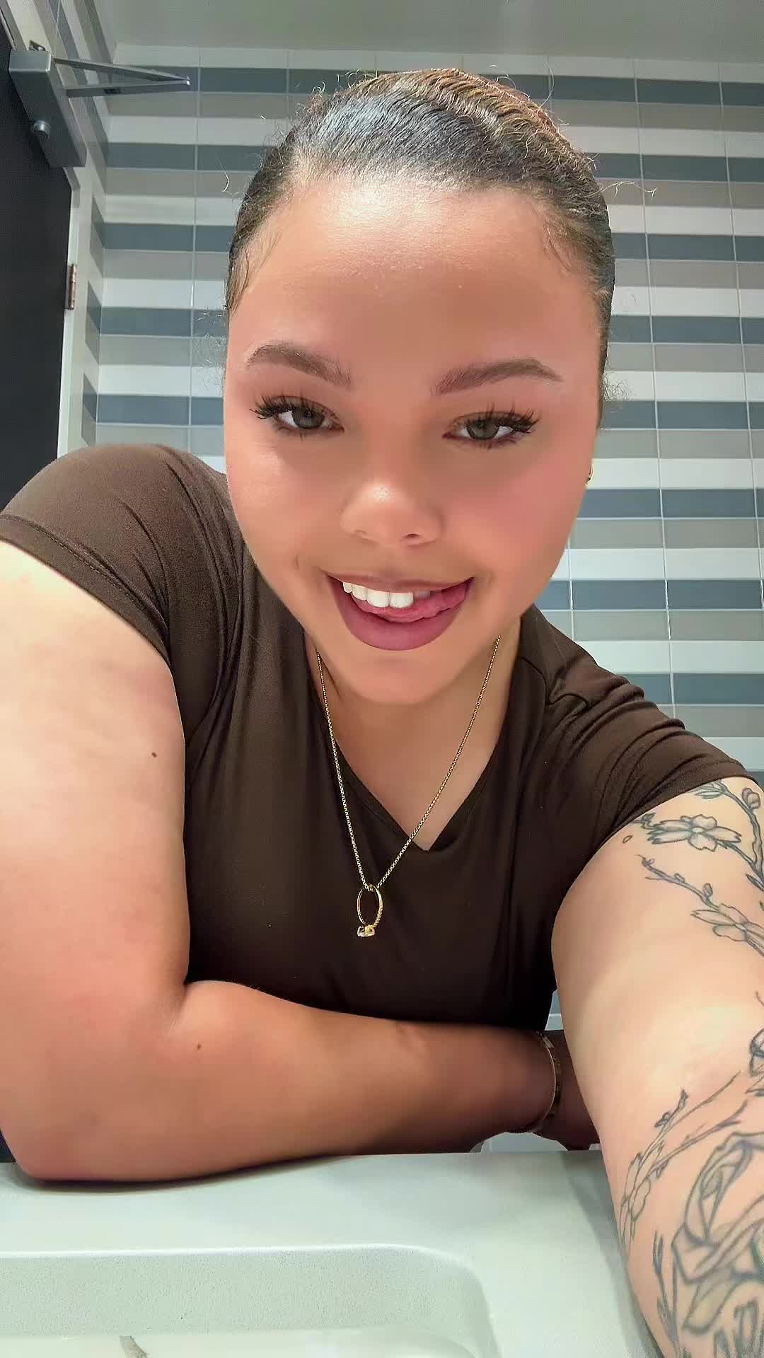 @shylynnzn