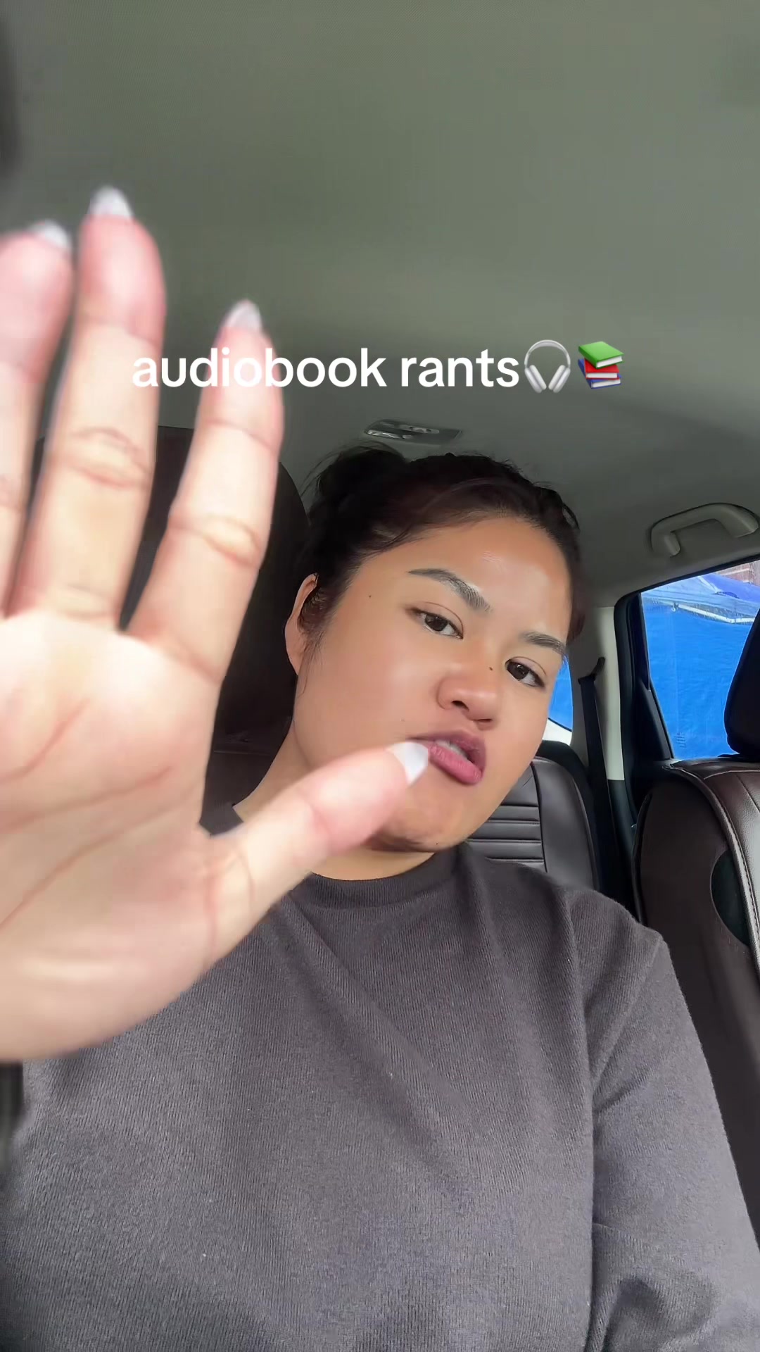 @nikkireadsncries