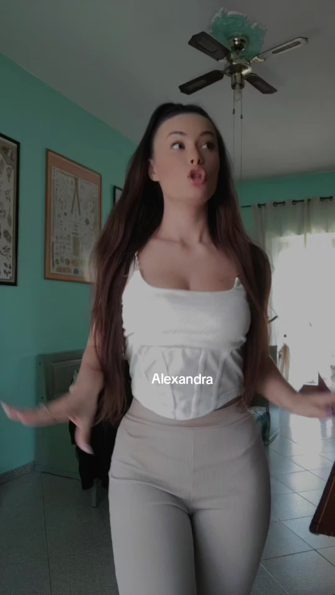 @Alexandra Palaghia